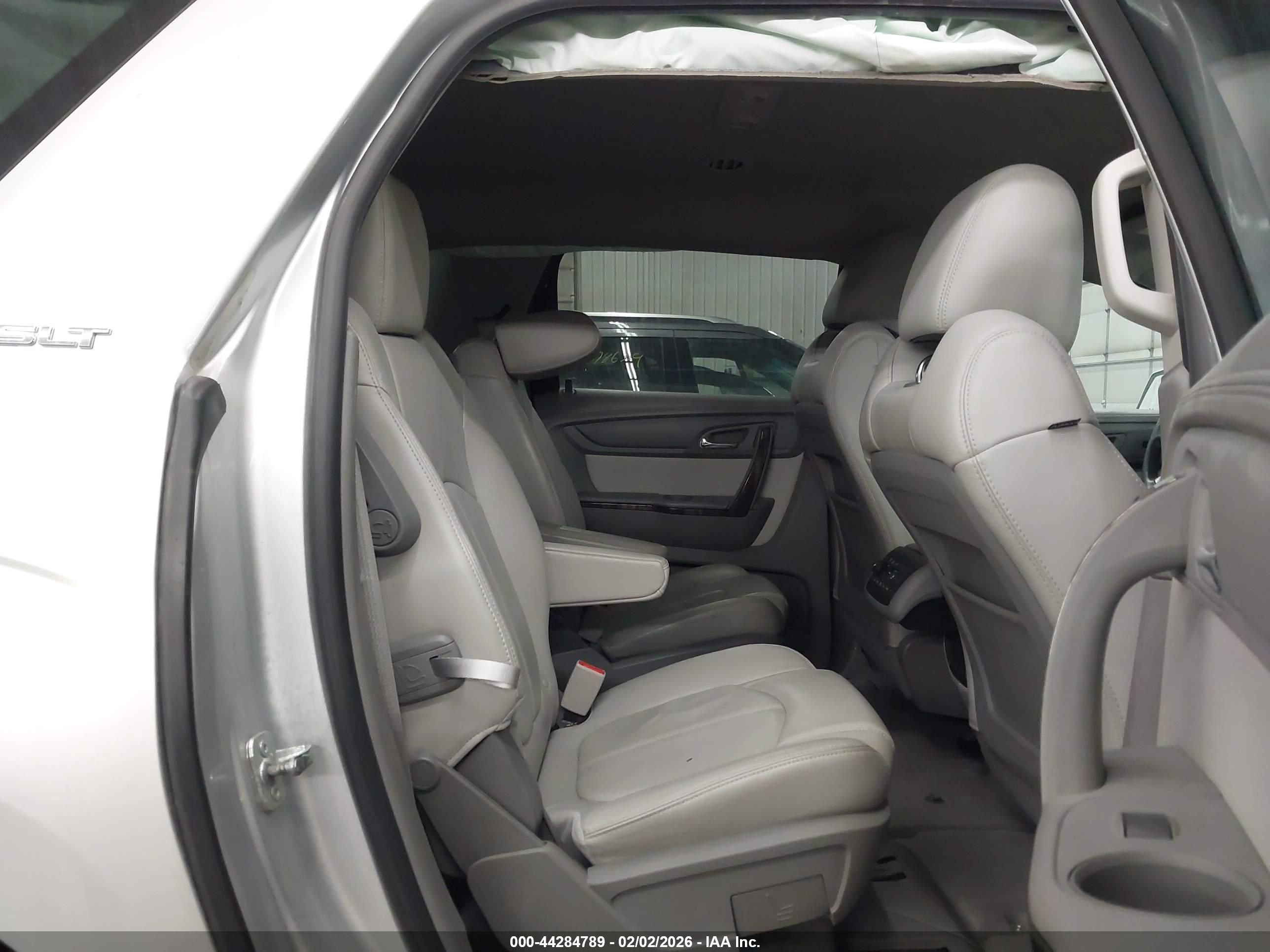 GMC ACADIA image 8