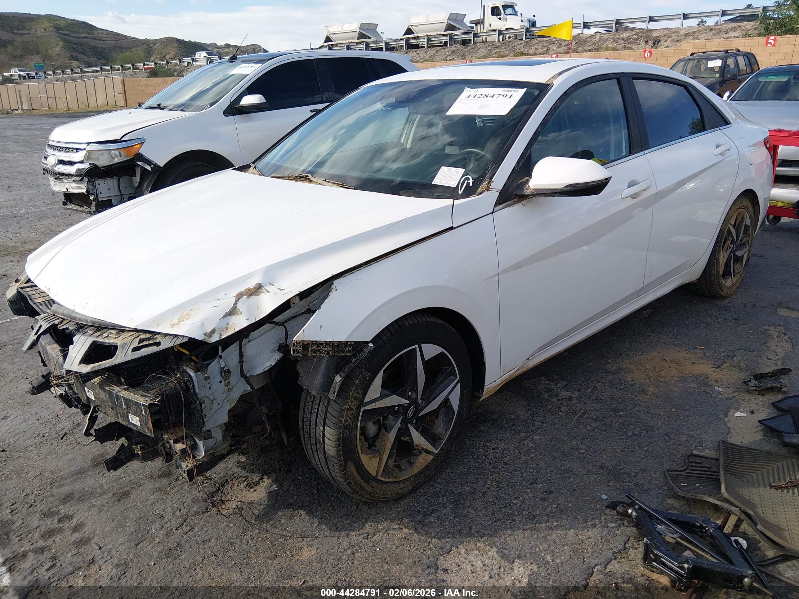 HYUNDAI ELANTRA image 2