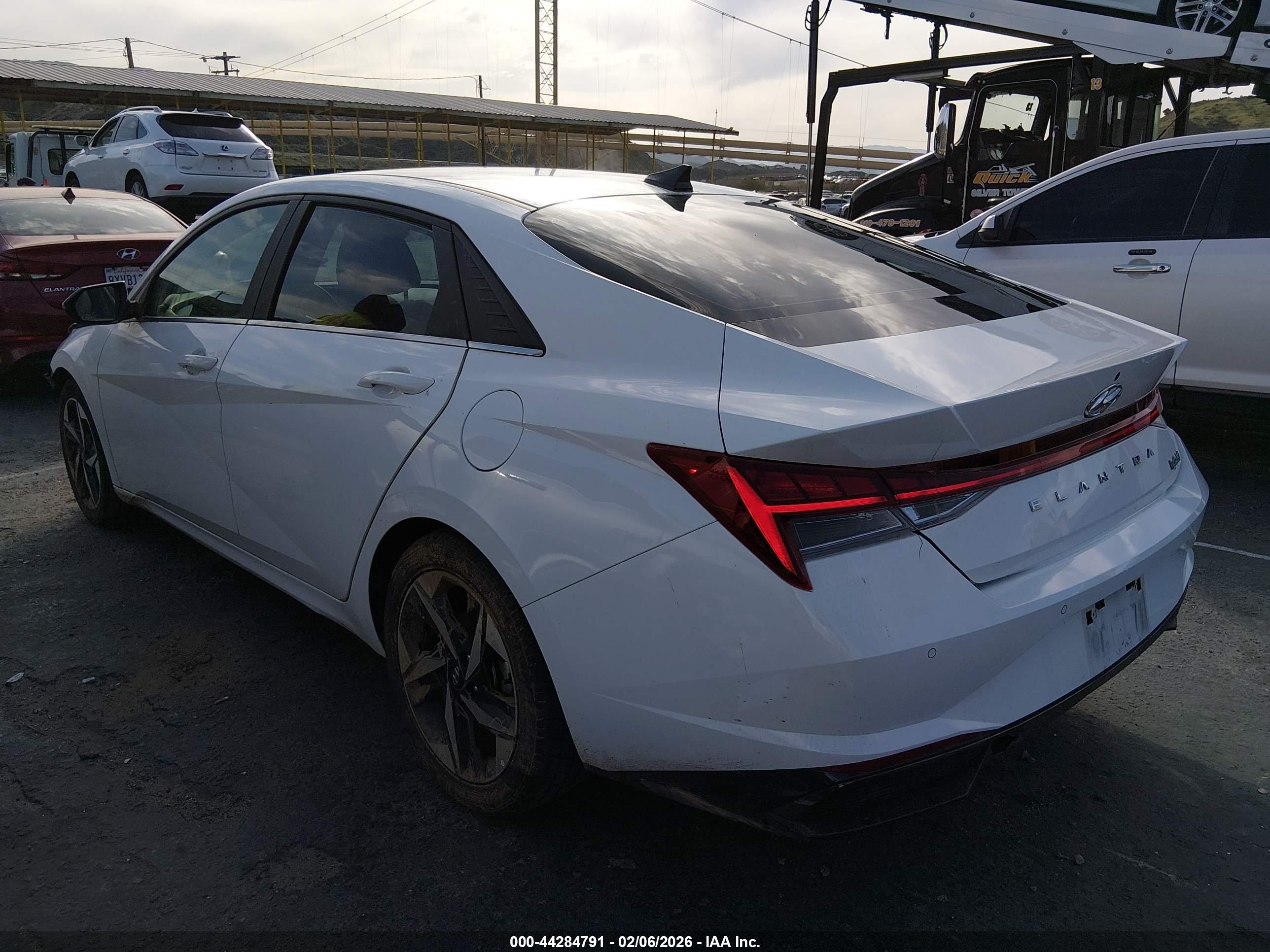 HYUNDAI ELANTRA image 3