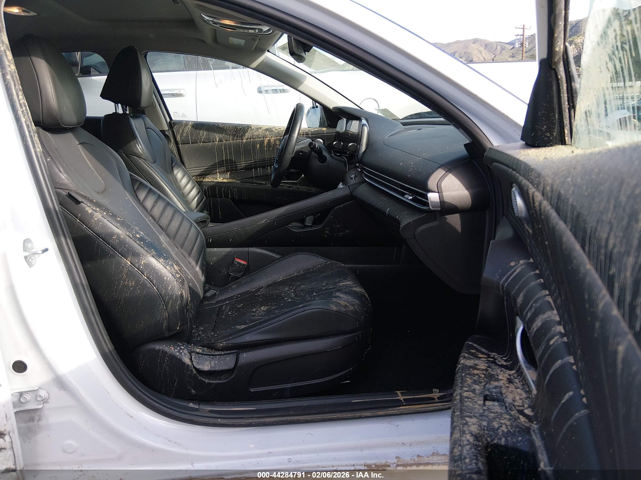 HYUNDAI ELANTRA image 5