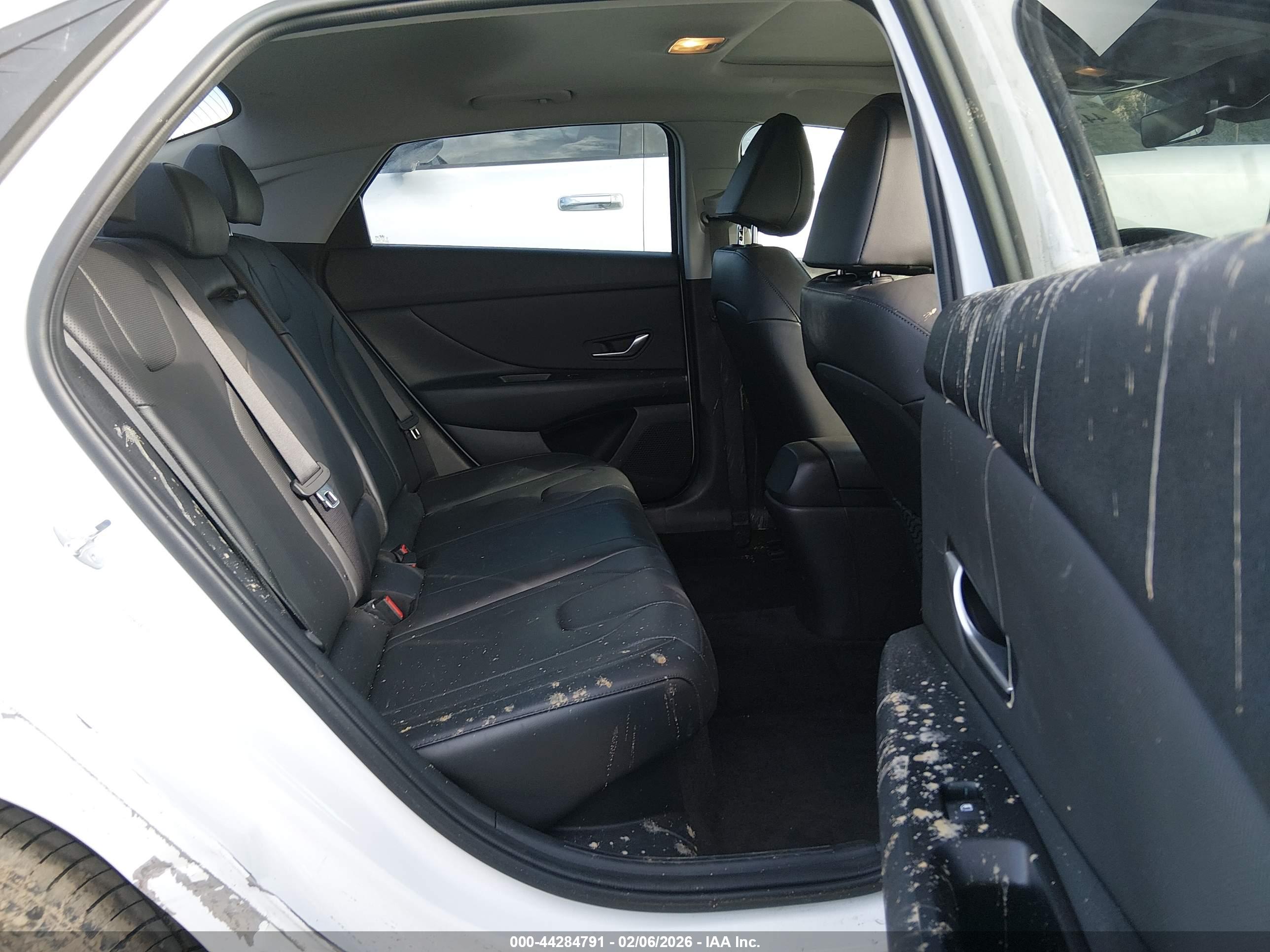 HYUNDAI ELANTRA image 8
