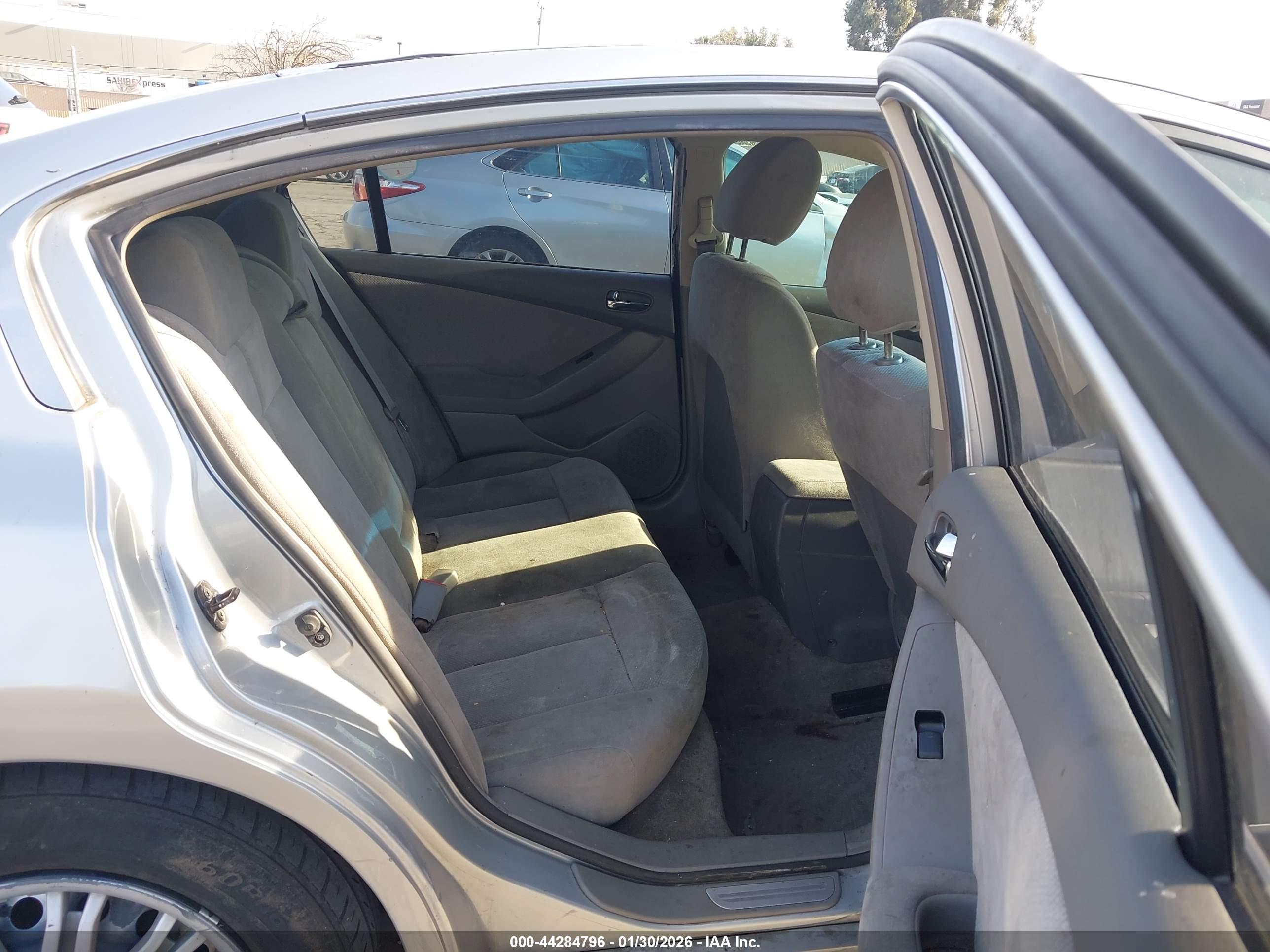 NISSAN ALTIMA image 8