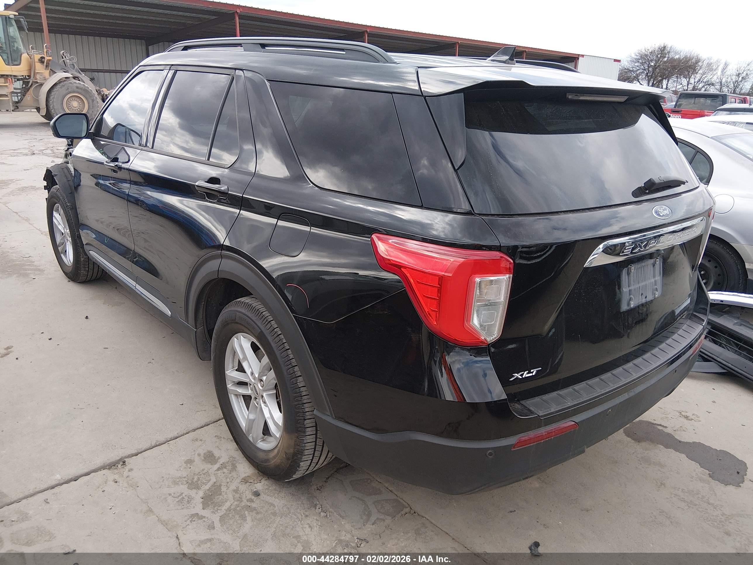 FORD EXPLORER image 3