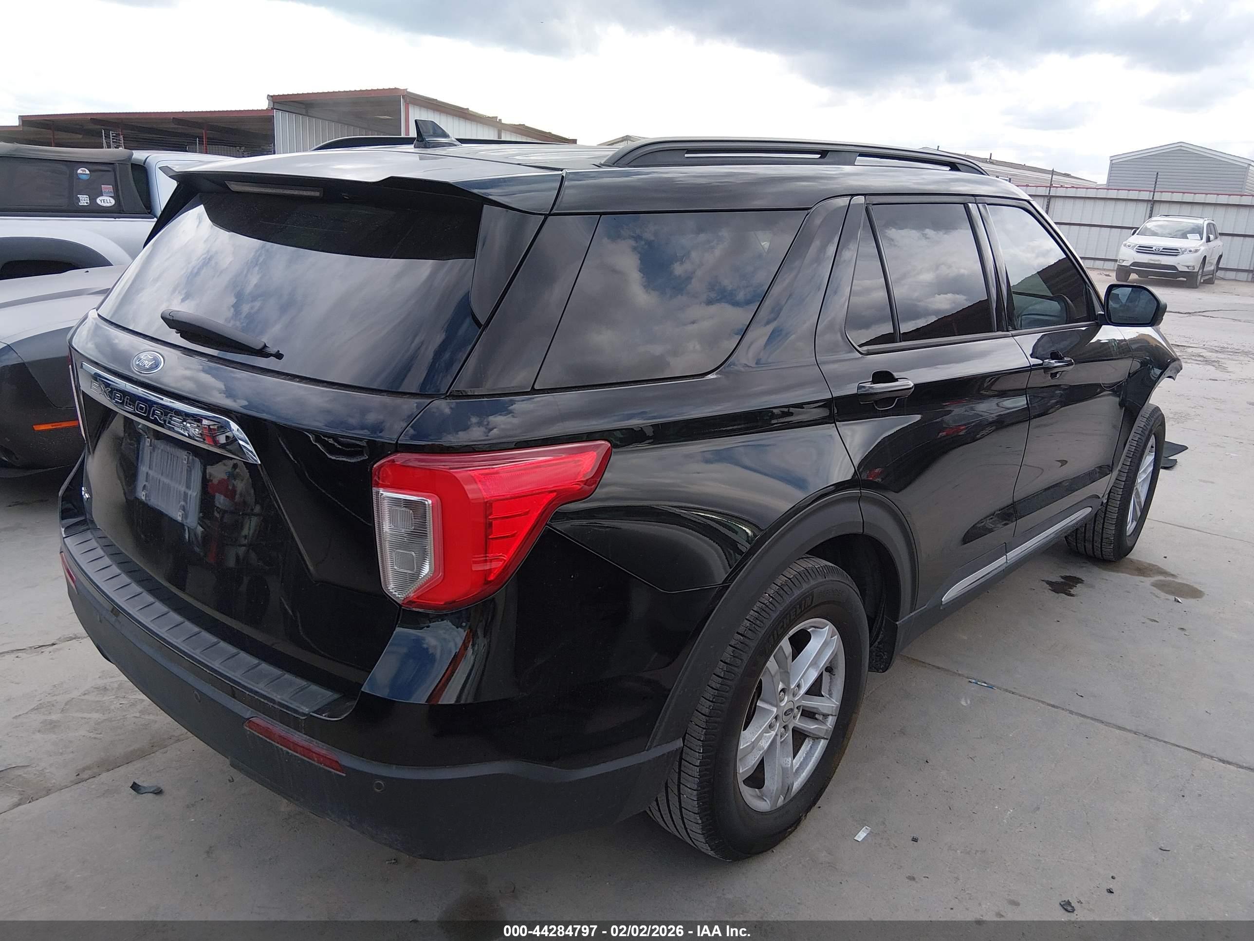 FORD EXPLORER image 4