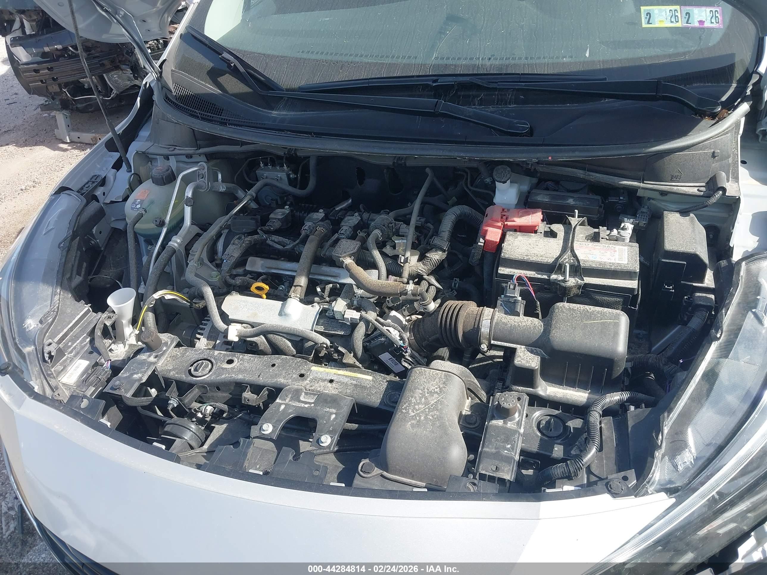 NISSAN VERSA image 10