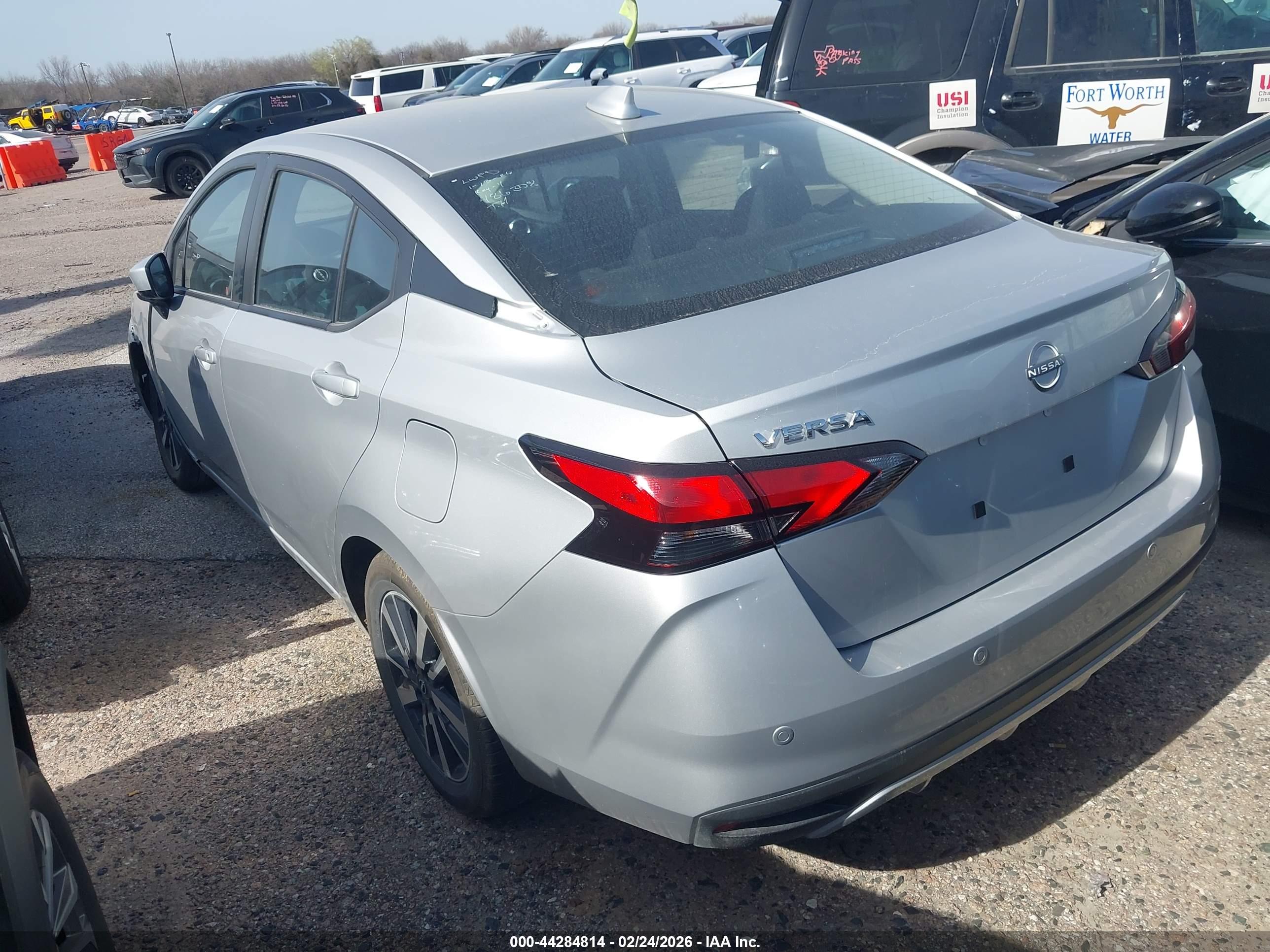 NISSAN VERSA image 3
