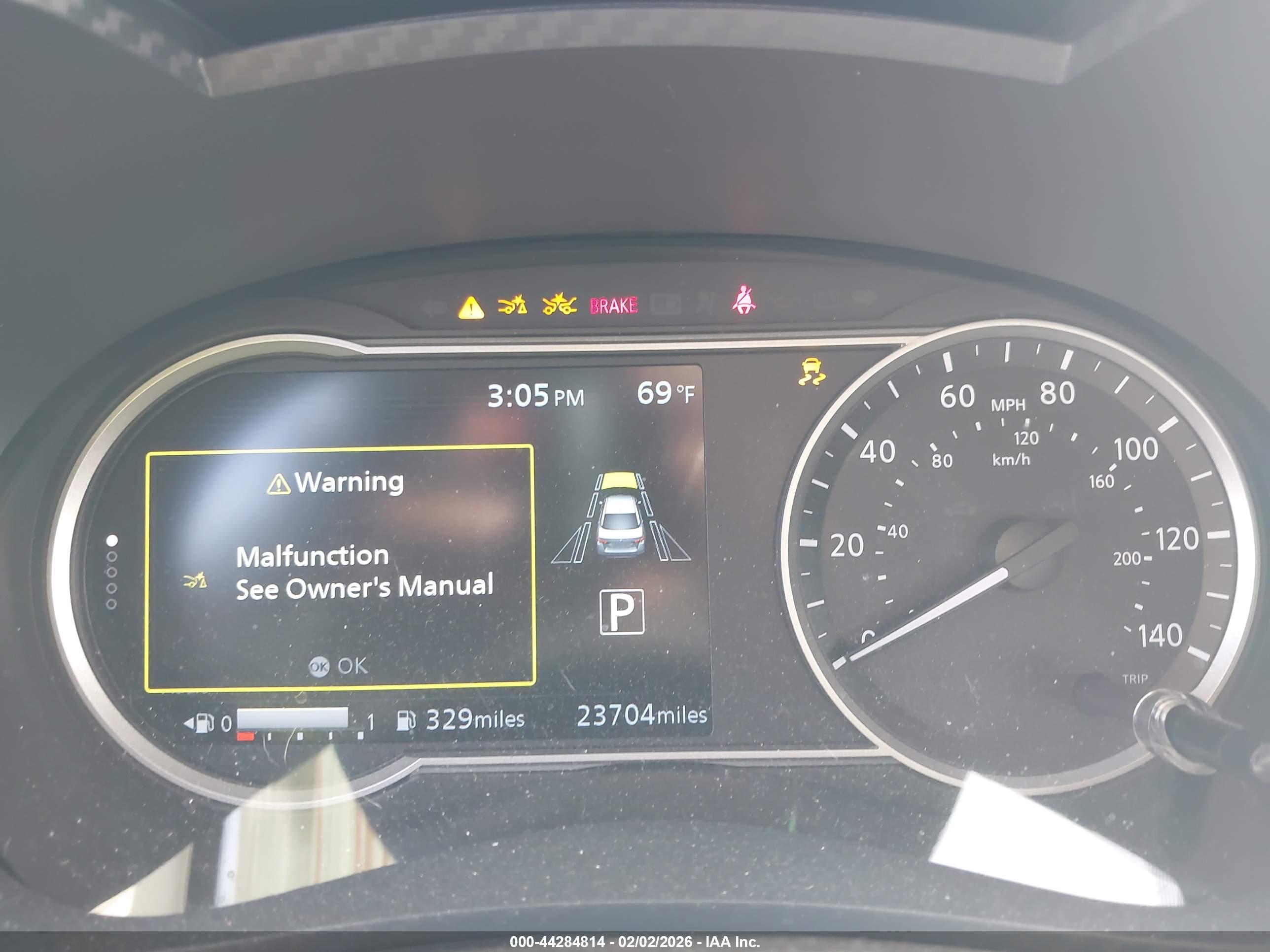 NISSAN VERSA image 7