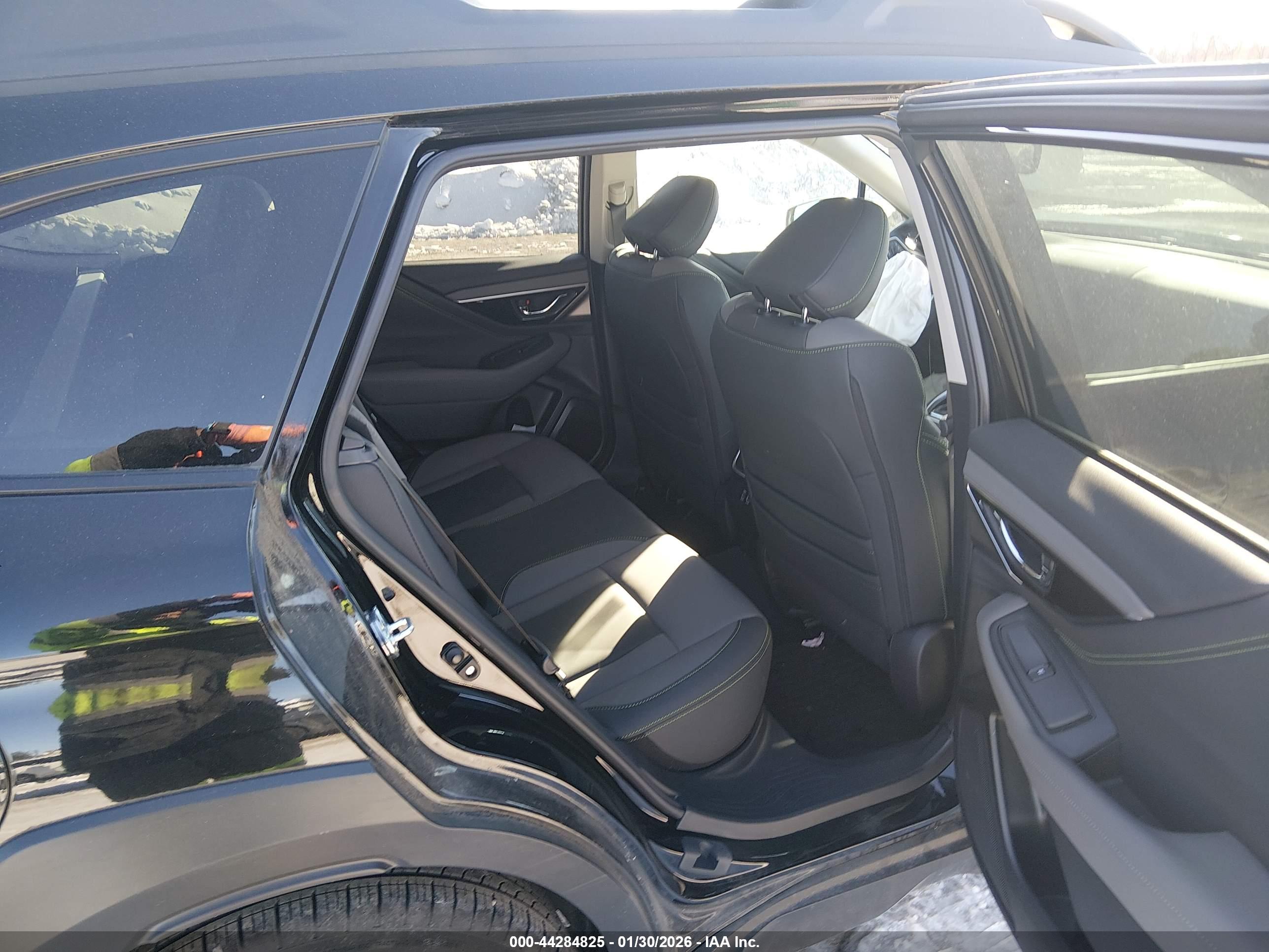 SUBARU OUTBACK image 8