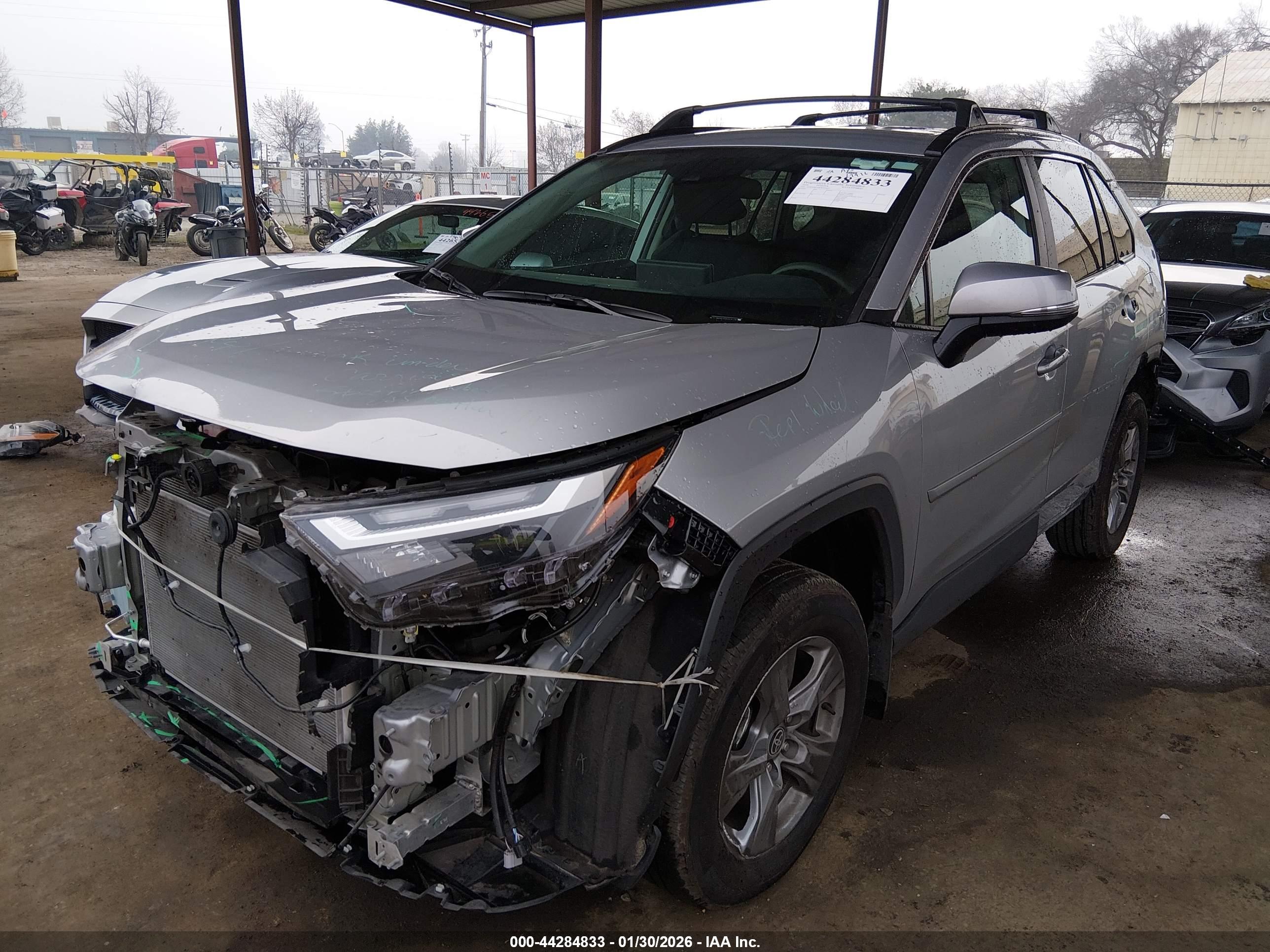 TOYOTA RAV4 image 2