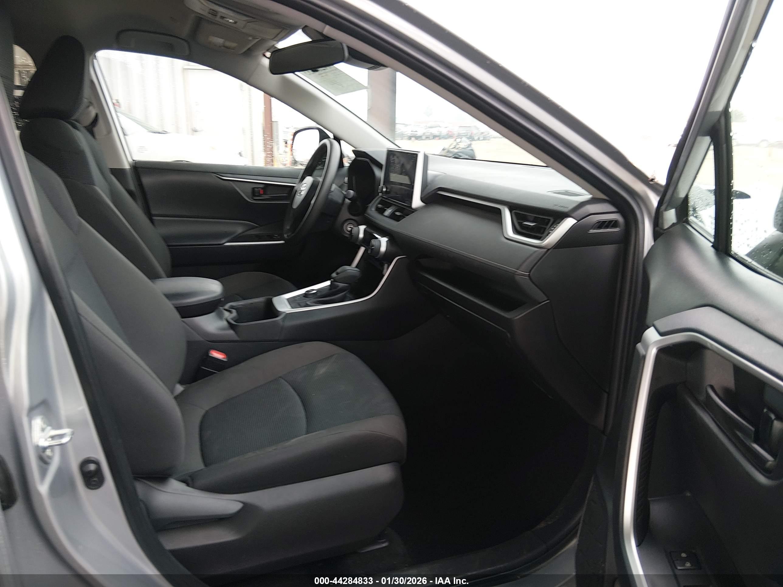 TOYOTA RAV4 image 5