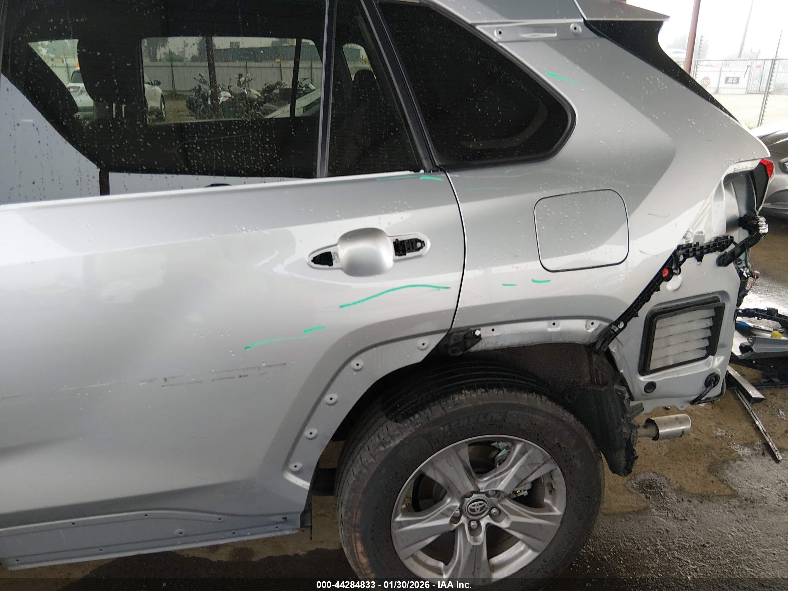 TOYOTA RAV4 image 6