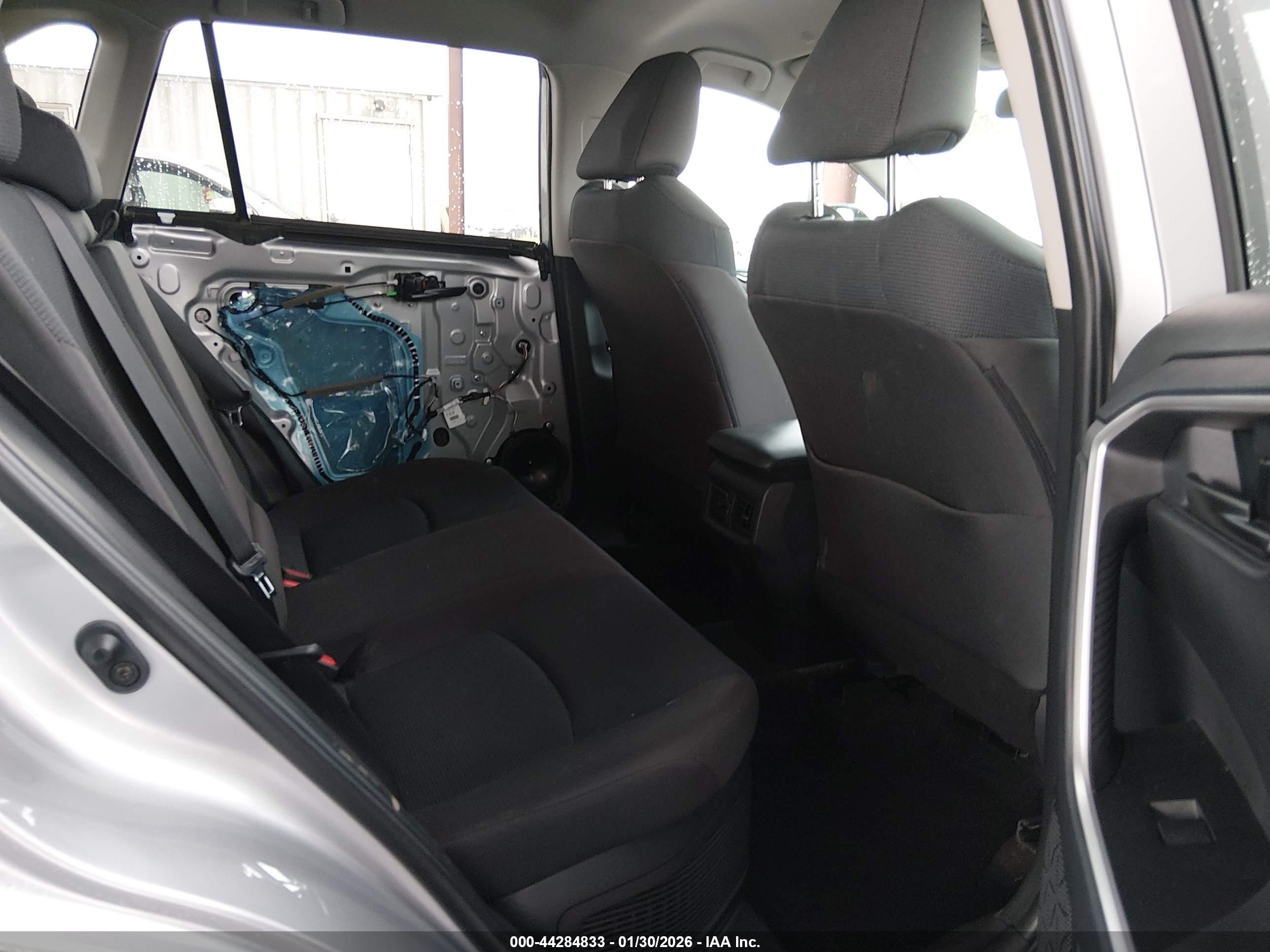 TOYOTA RAV4 image 8