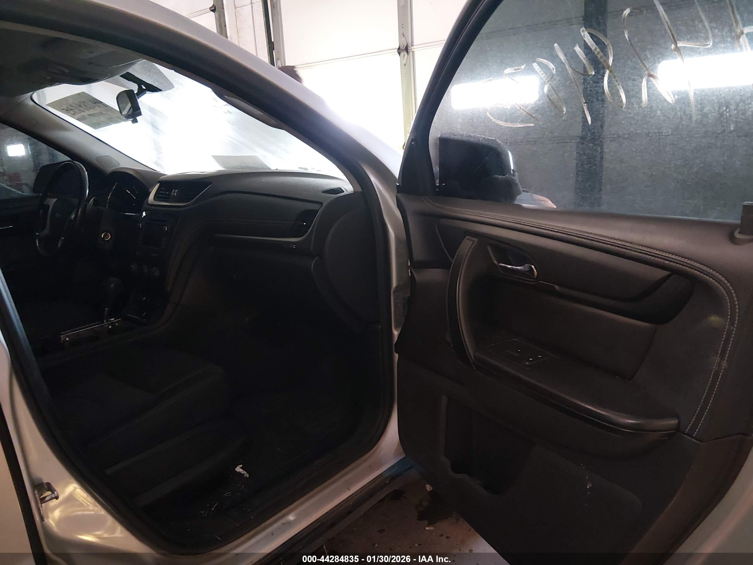 CHEVROLET TRAVERSE image 5