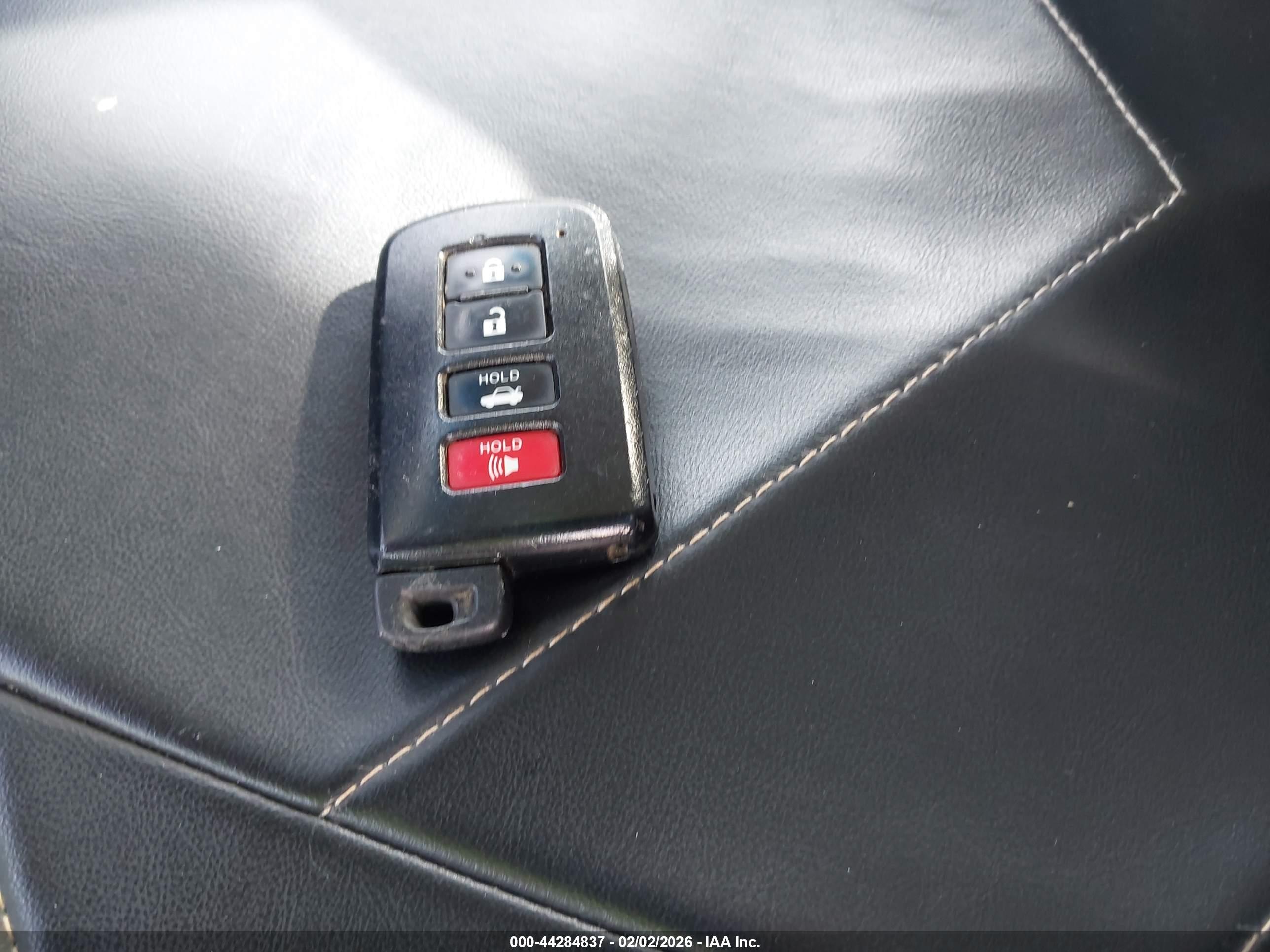 TOYOTA AVALON image 11