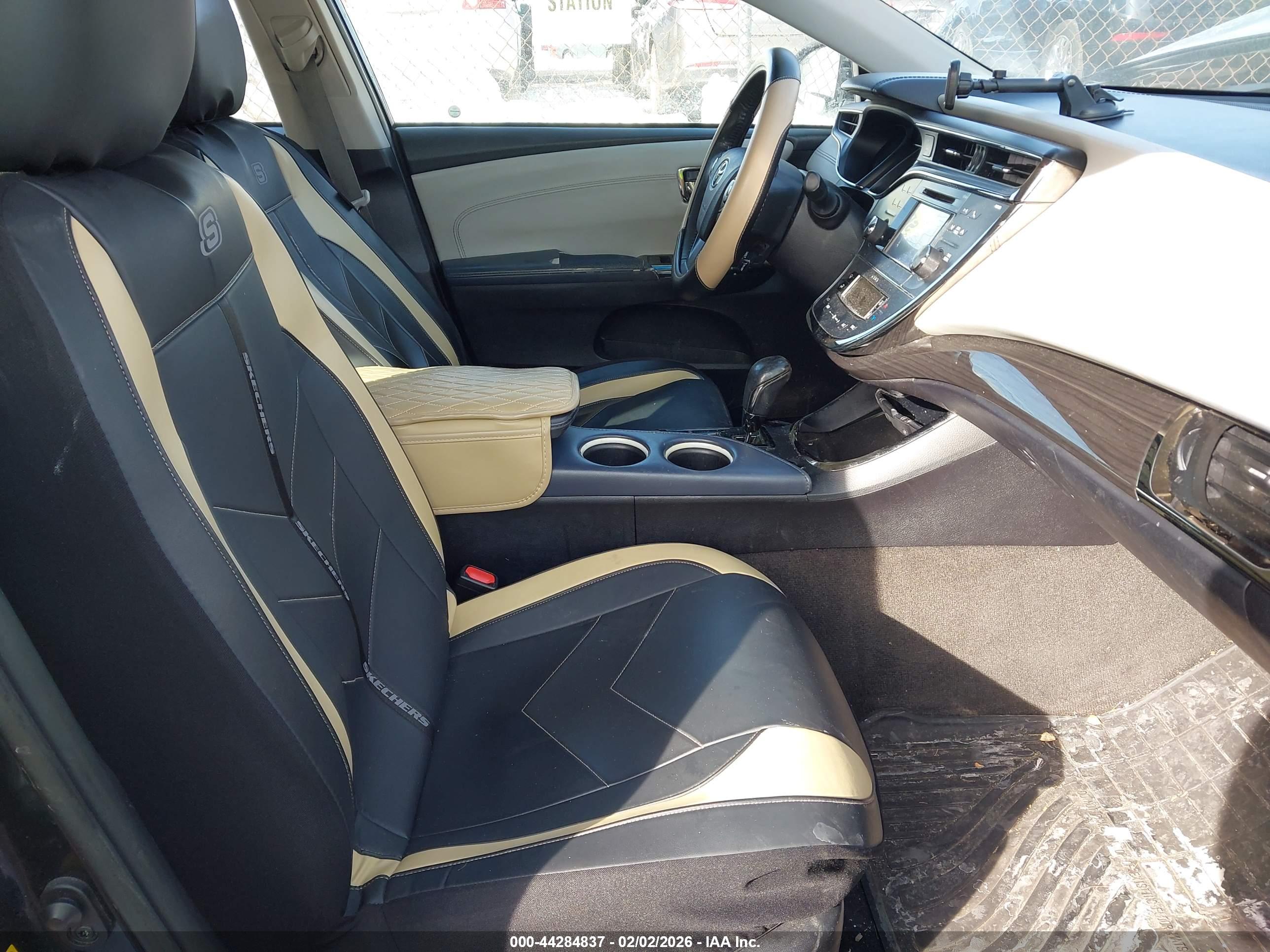 TOYOTA AVALON image 5