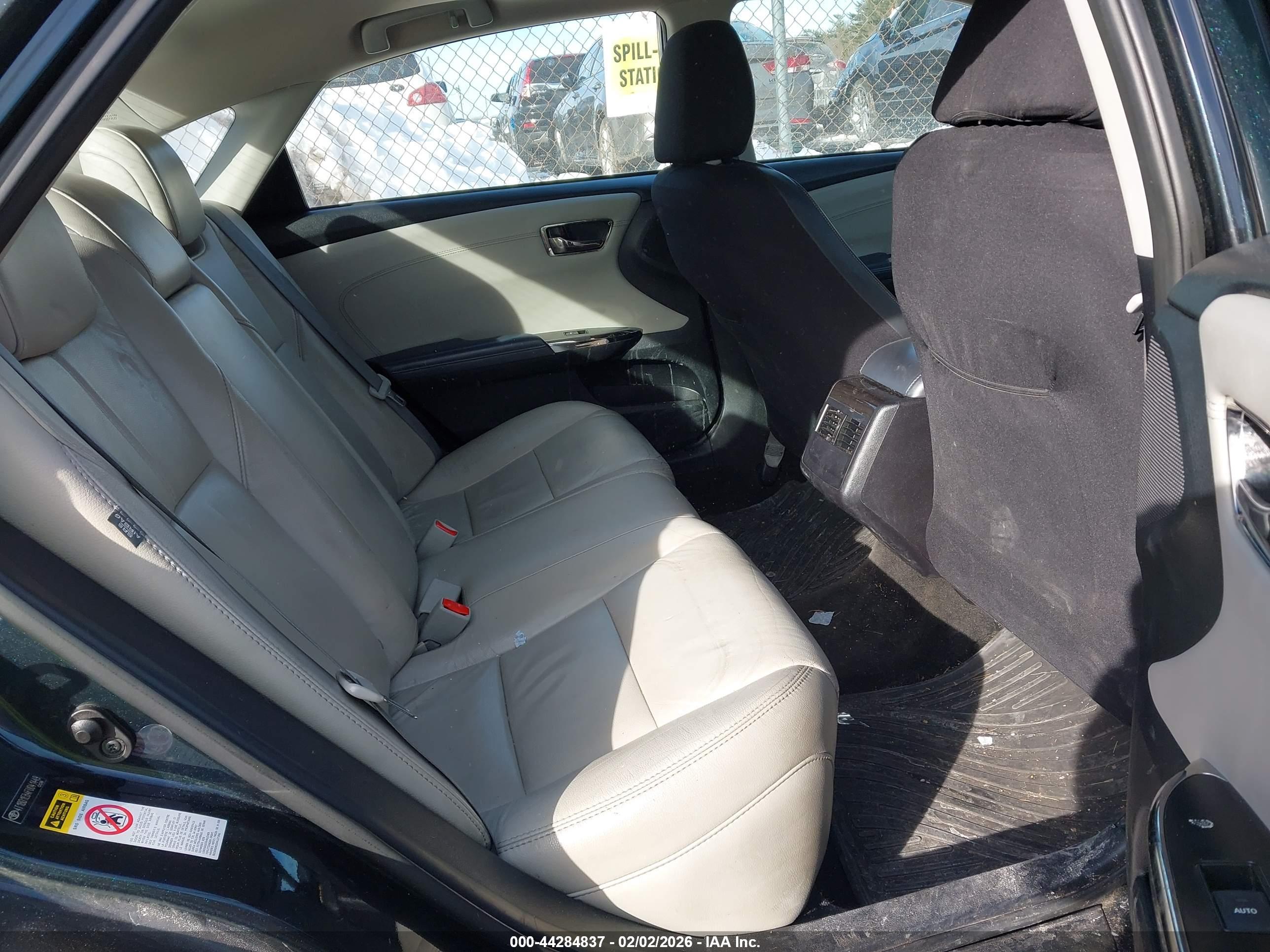 TOYOTA AVALON image 8