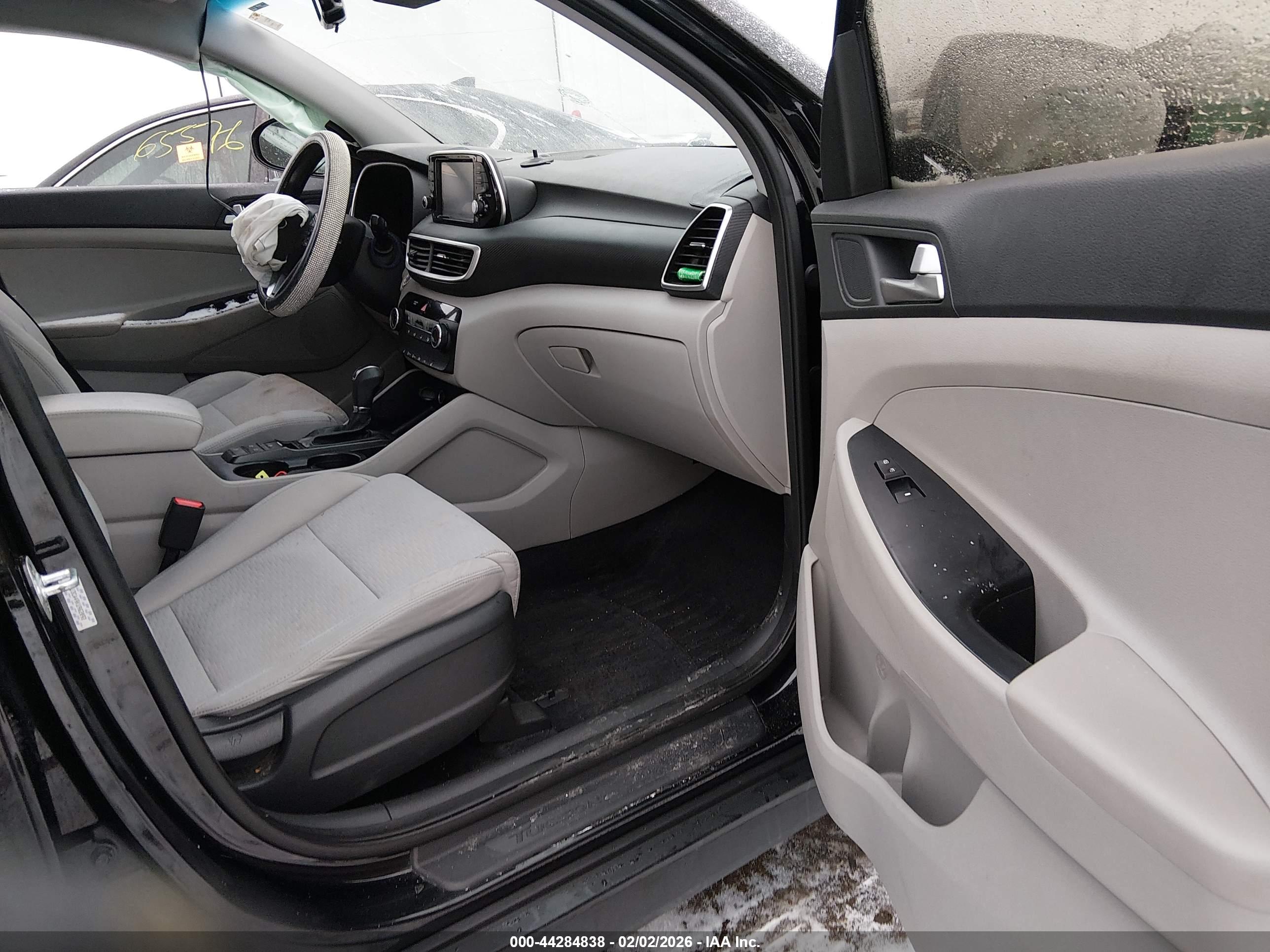 HYUNDAI TUCSON image 5