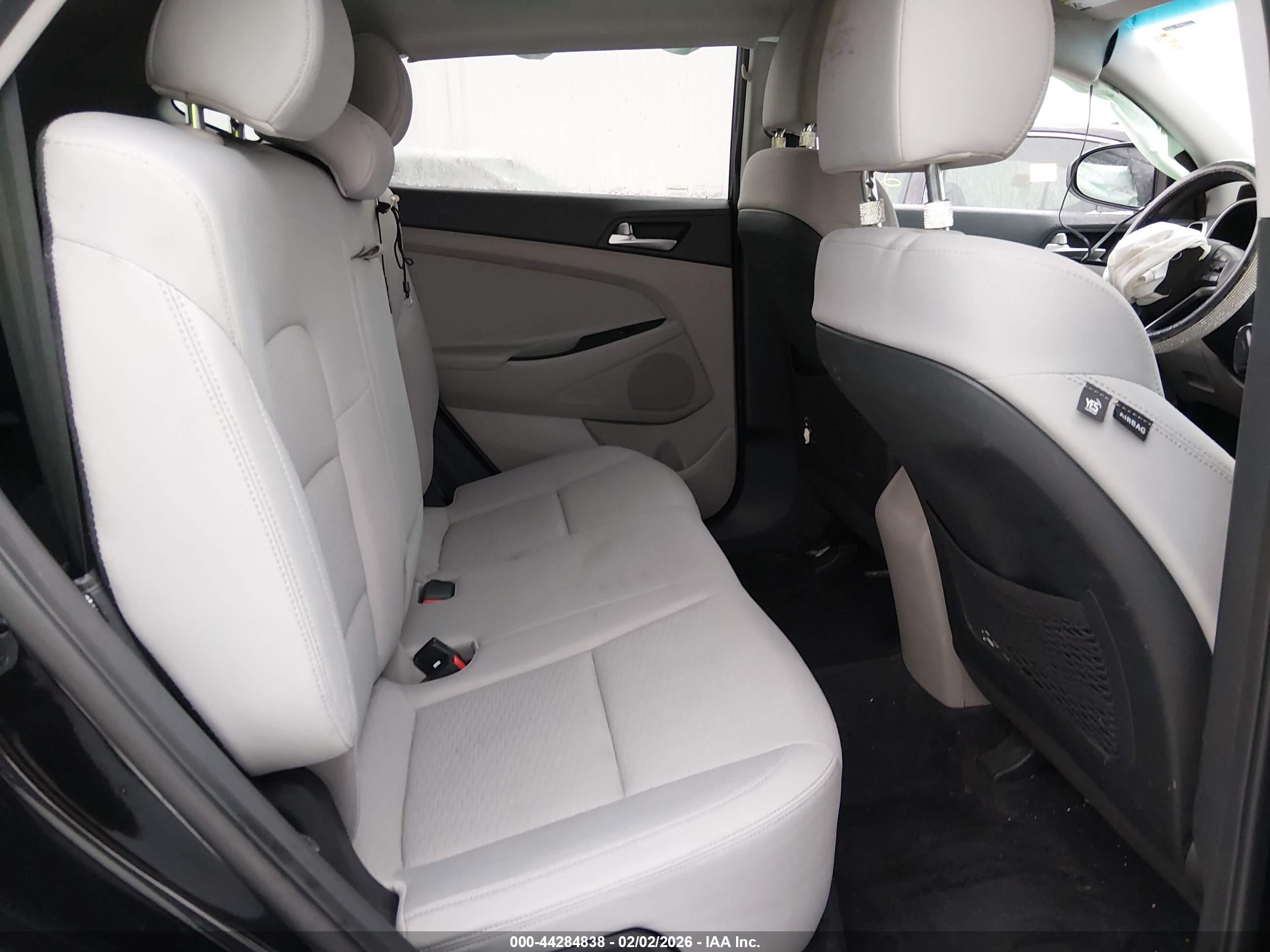 HYUNDAI TUCSON image 8