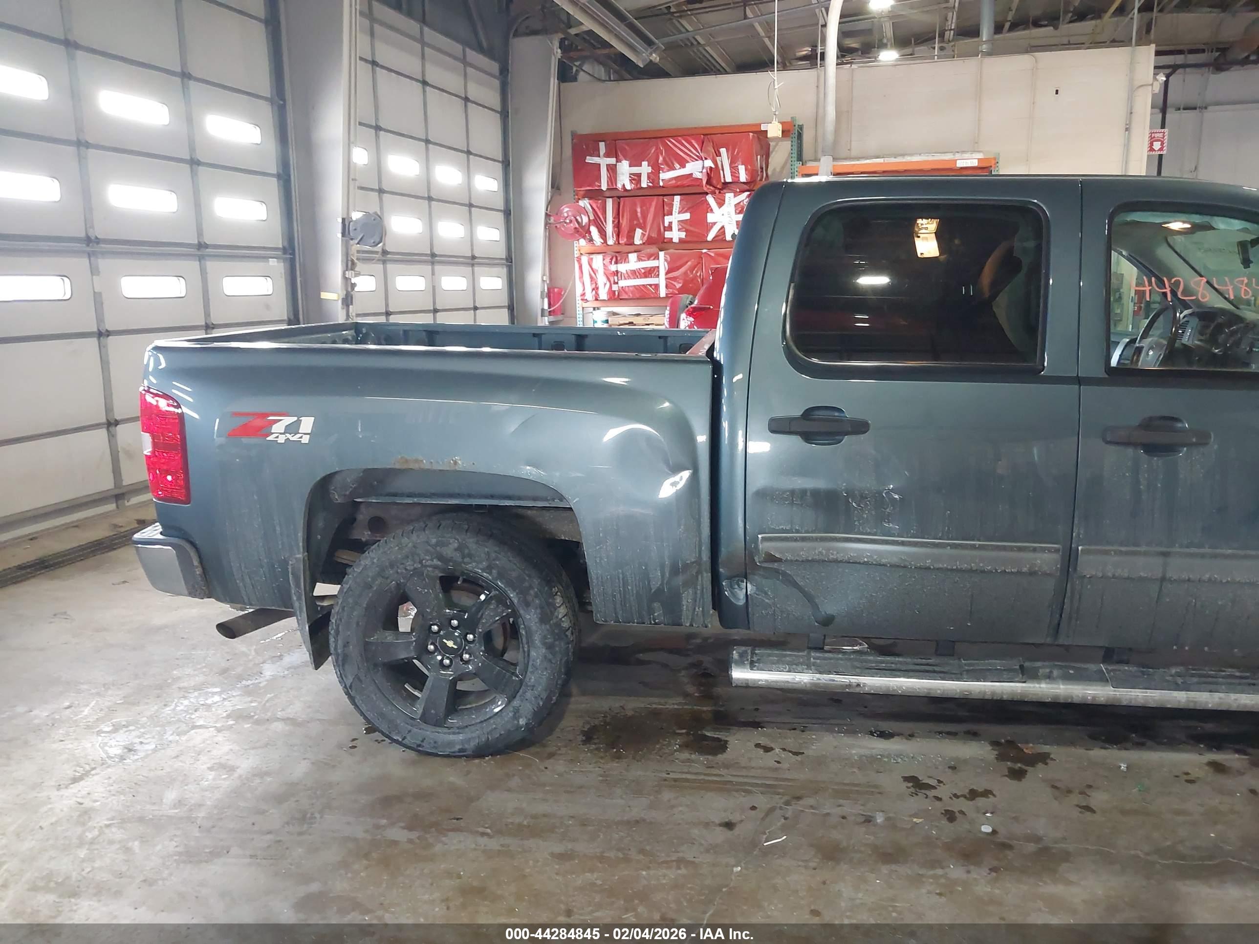 CHEVROLET SILVERADO image 6