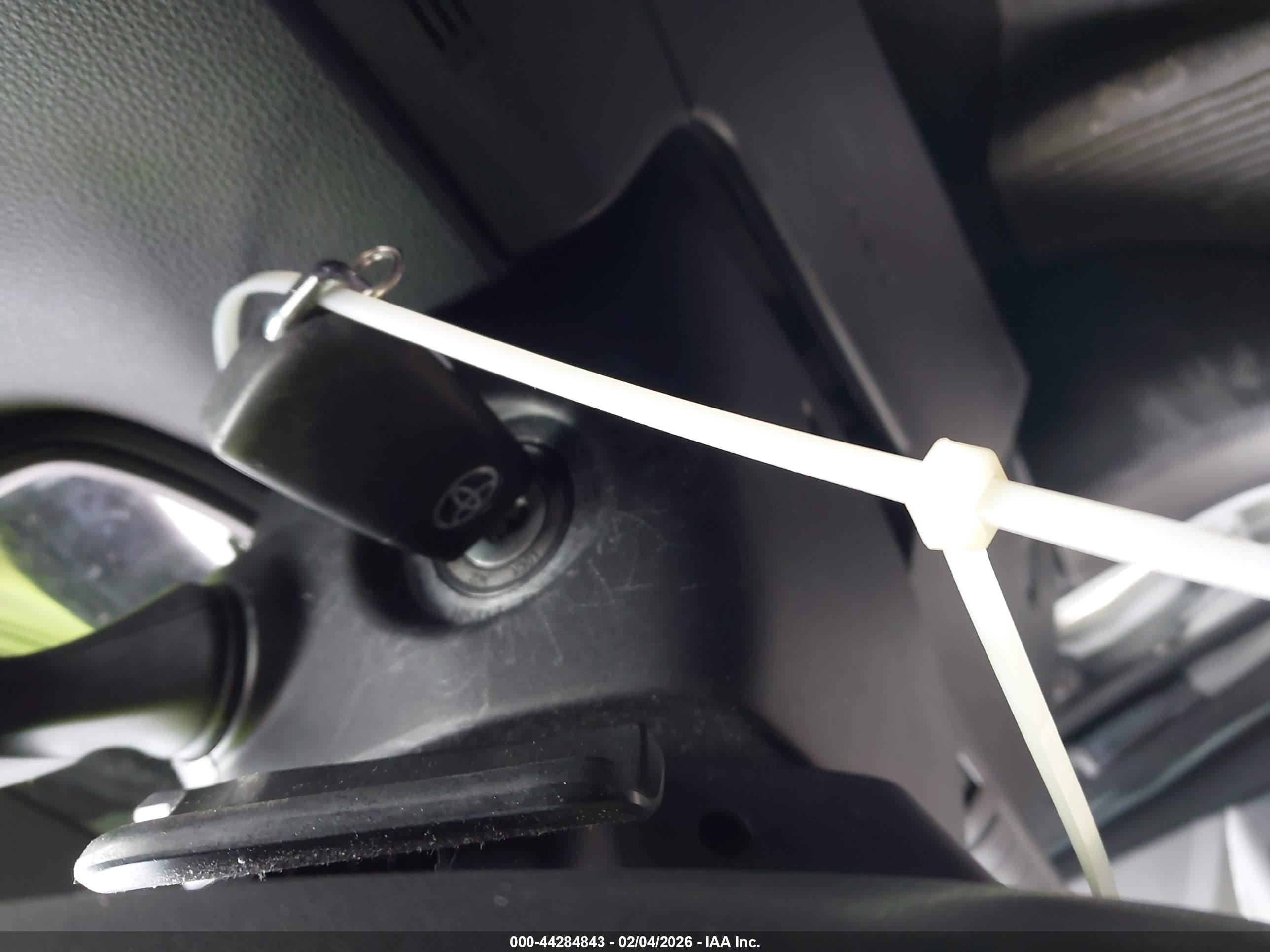 TOYOTA COROLLA image 11