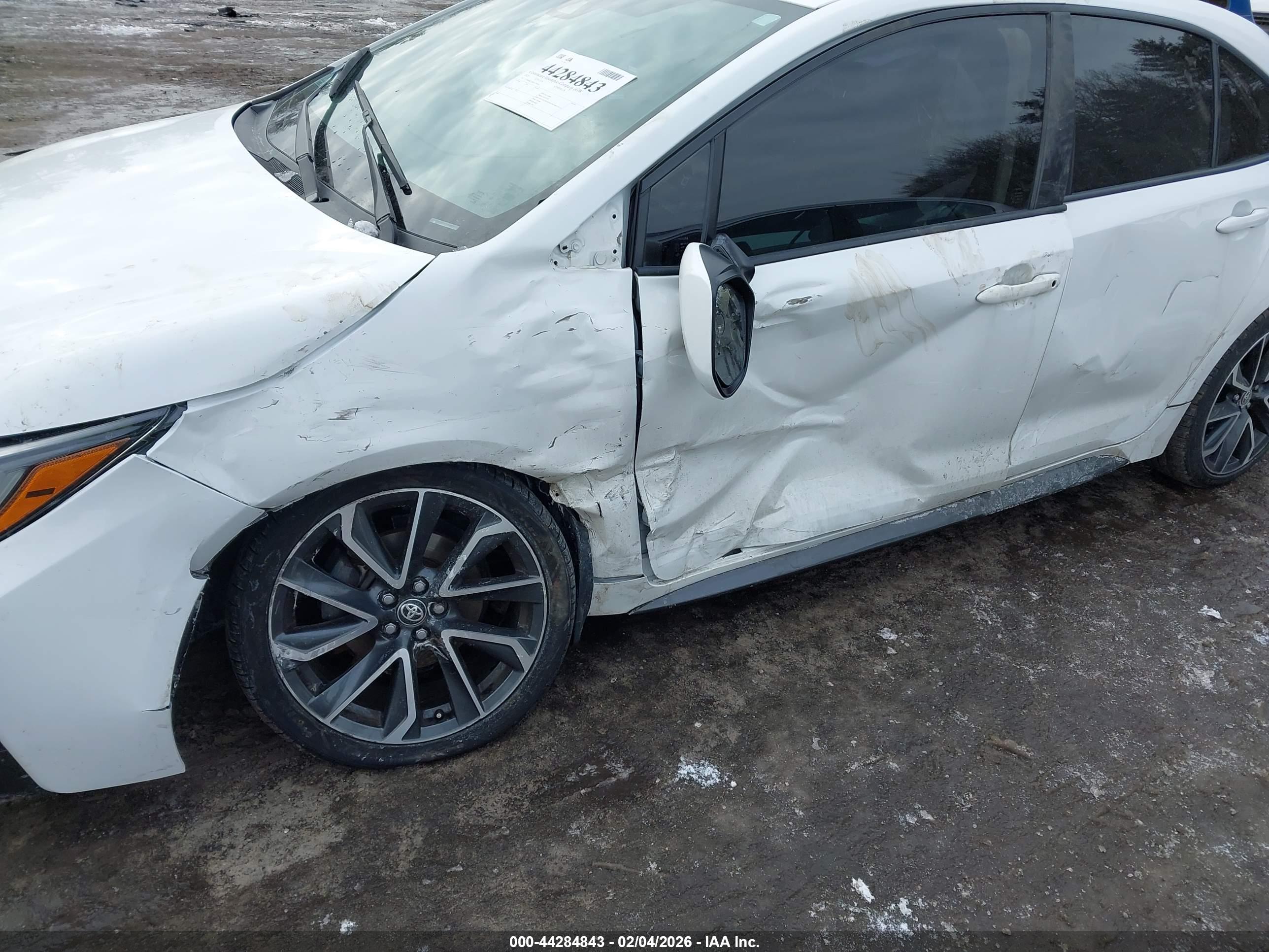 TOYOTA COROLLA image 6