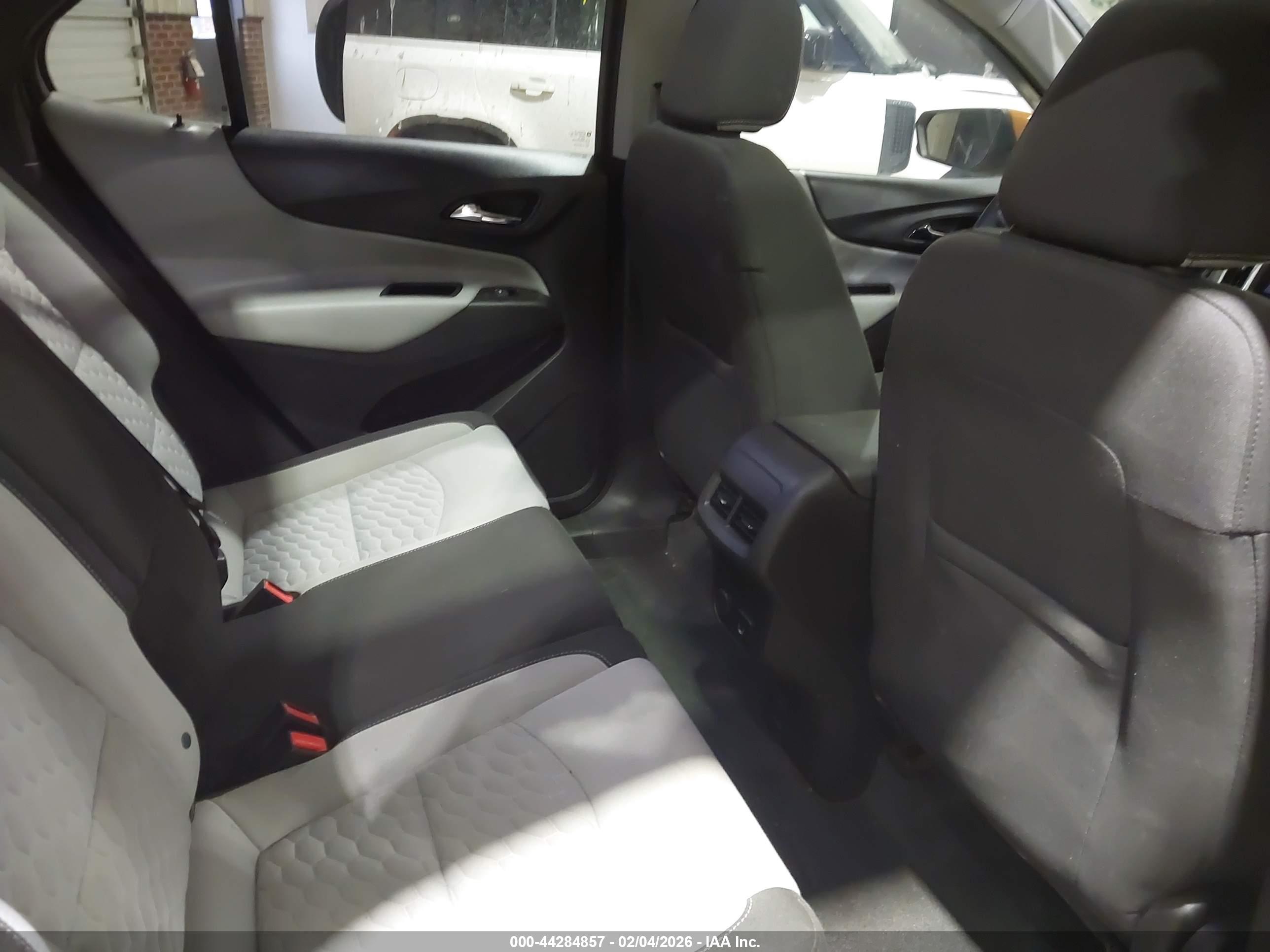 CHEVROLET EQUINOX image 8