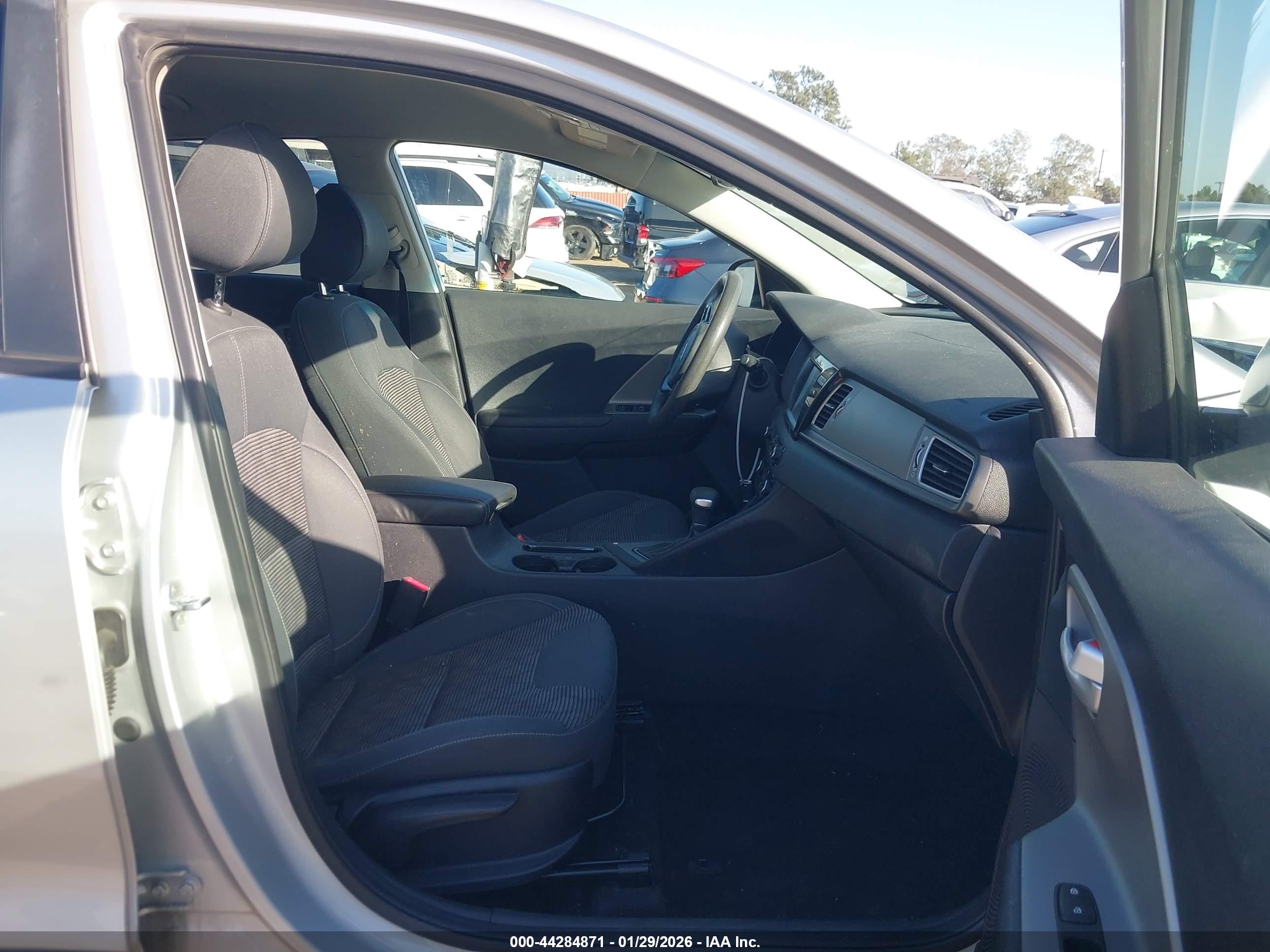KIA NIRO image 5