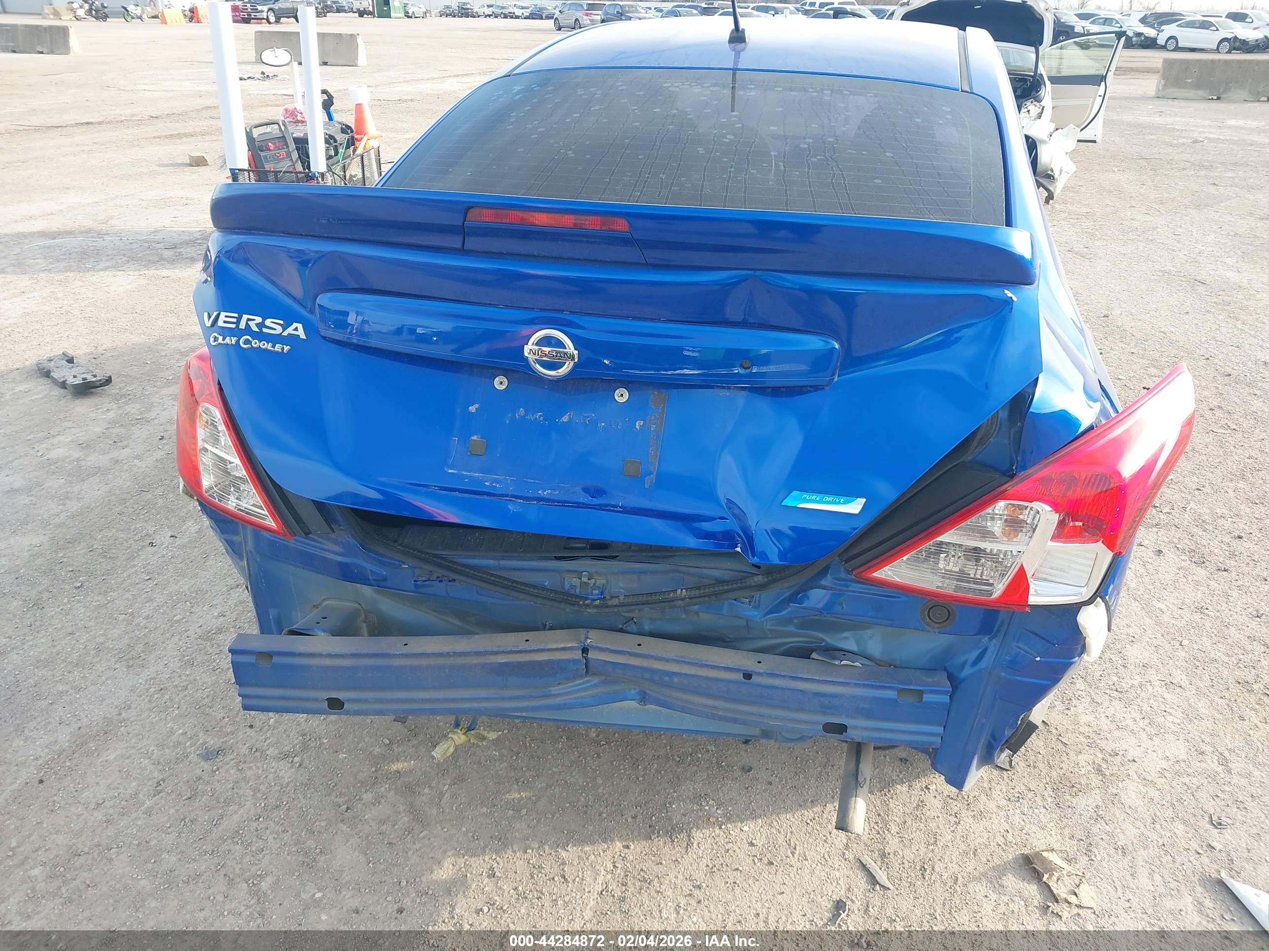 NISSAN VERSA image 6