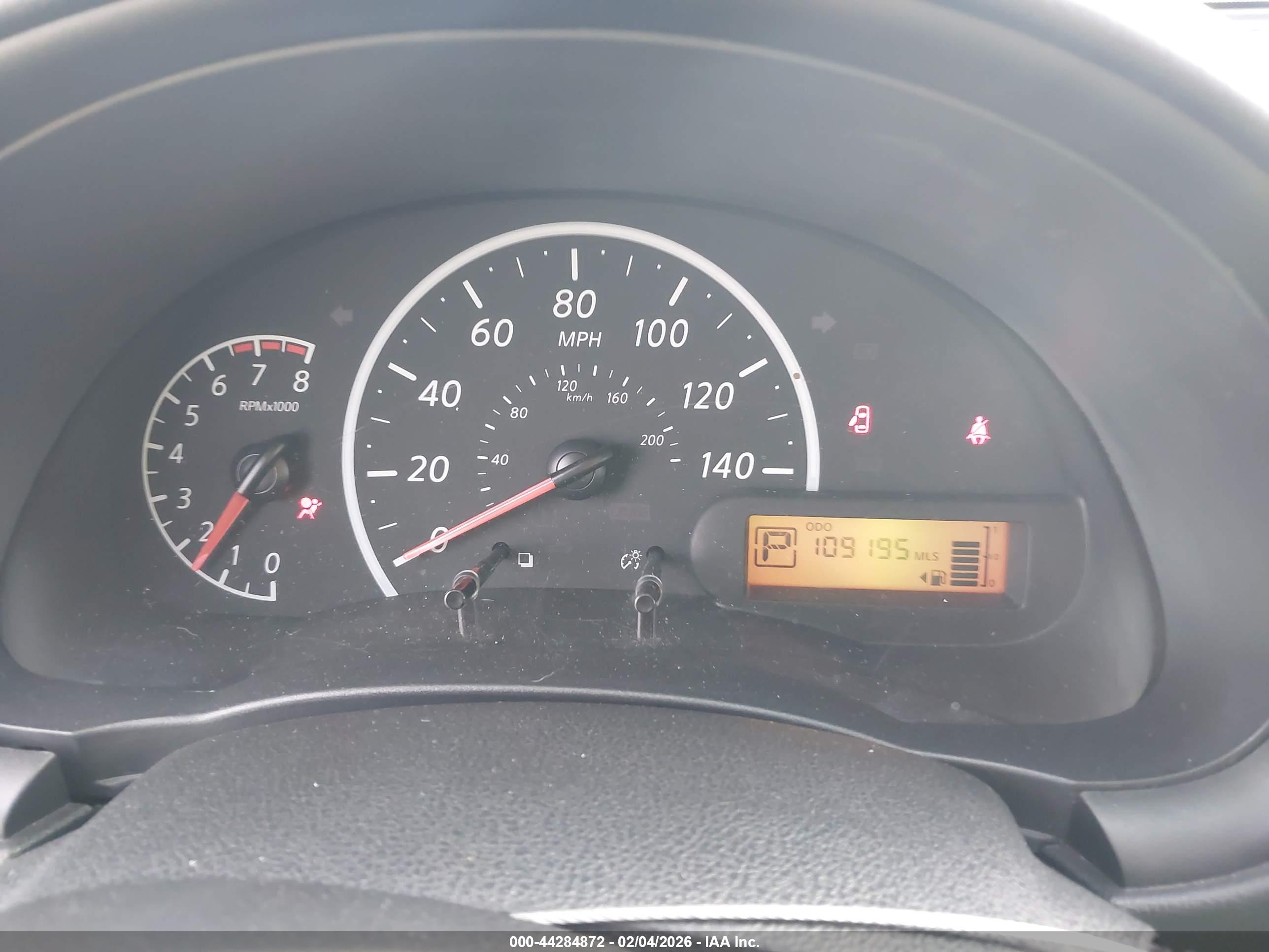 NISSAN VERSA image 7