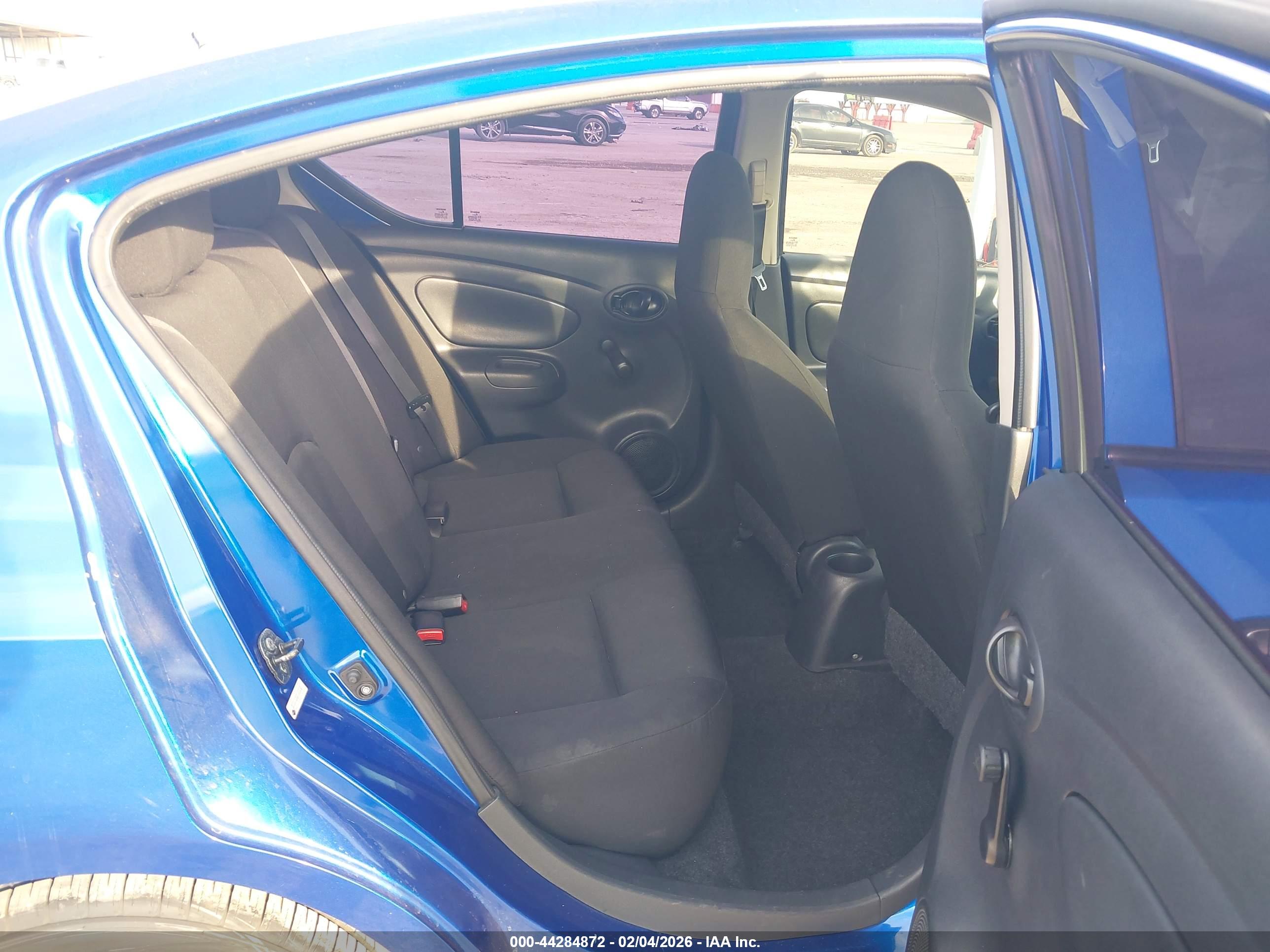 NISSAN VERSA image 8