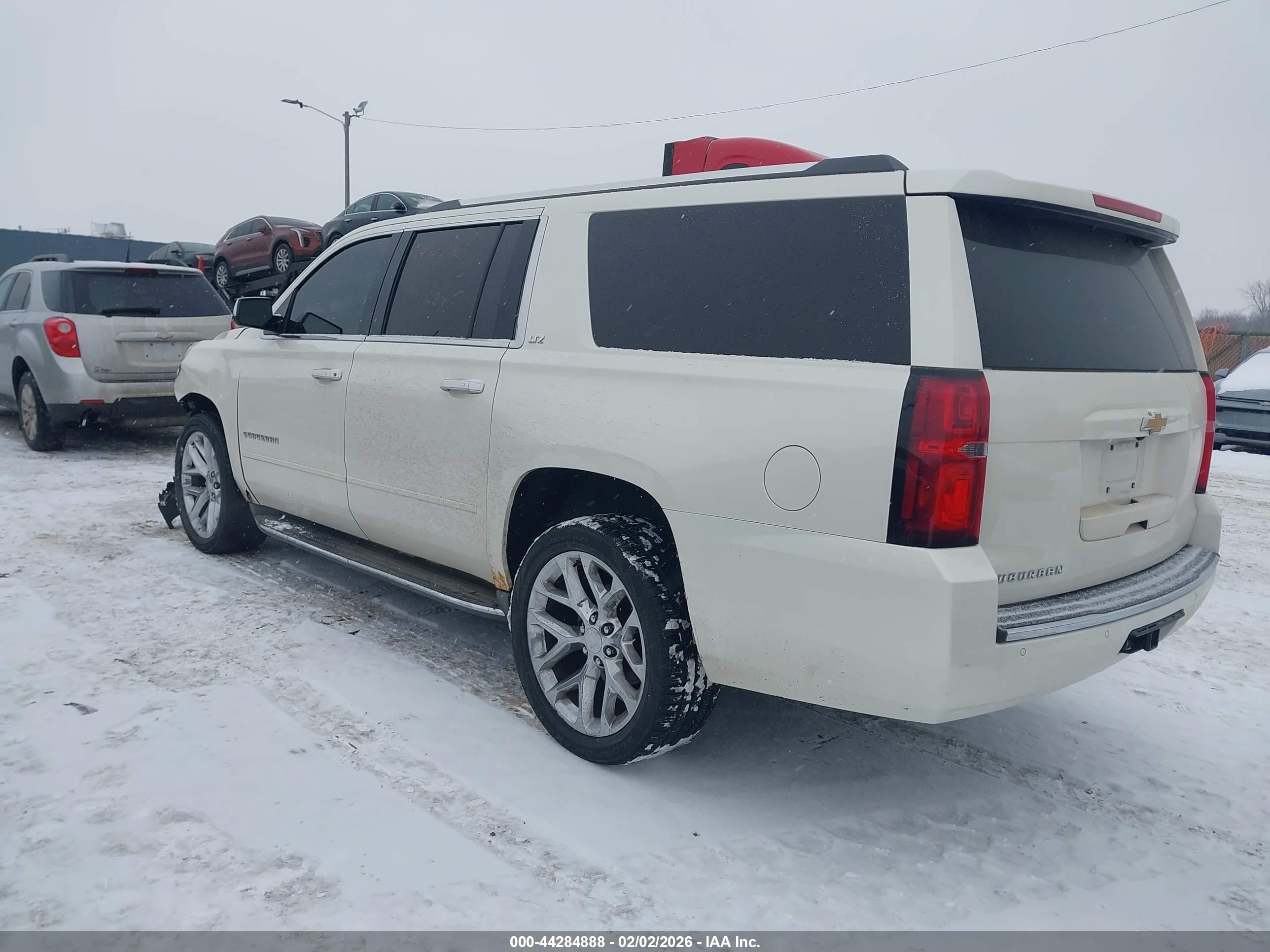 CHEVROLET SUBURBAN image 3