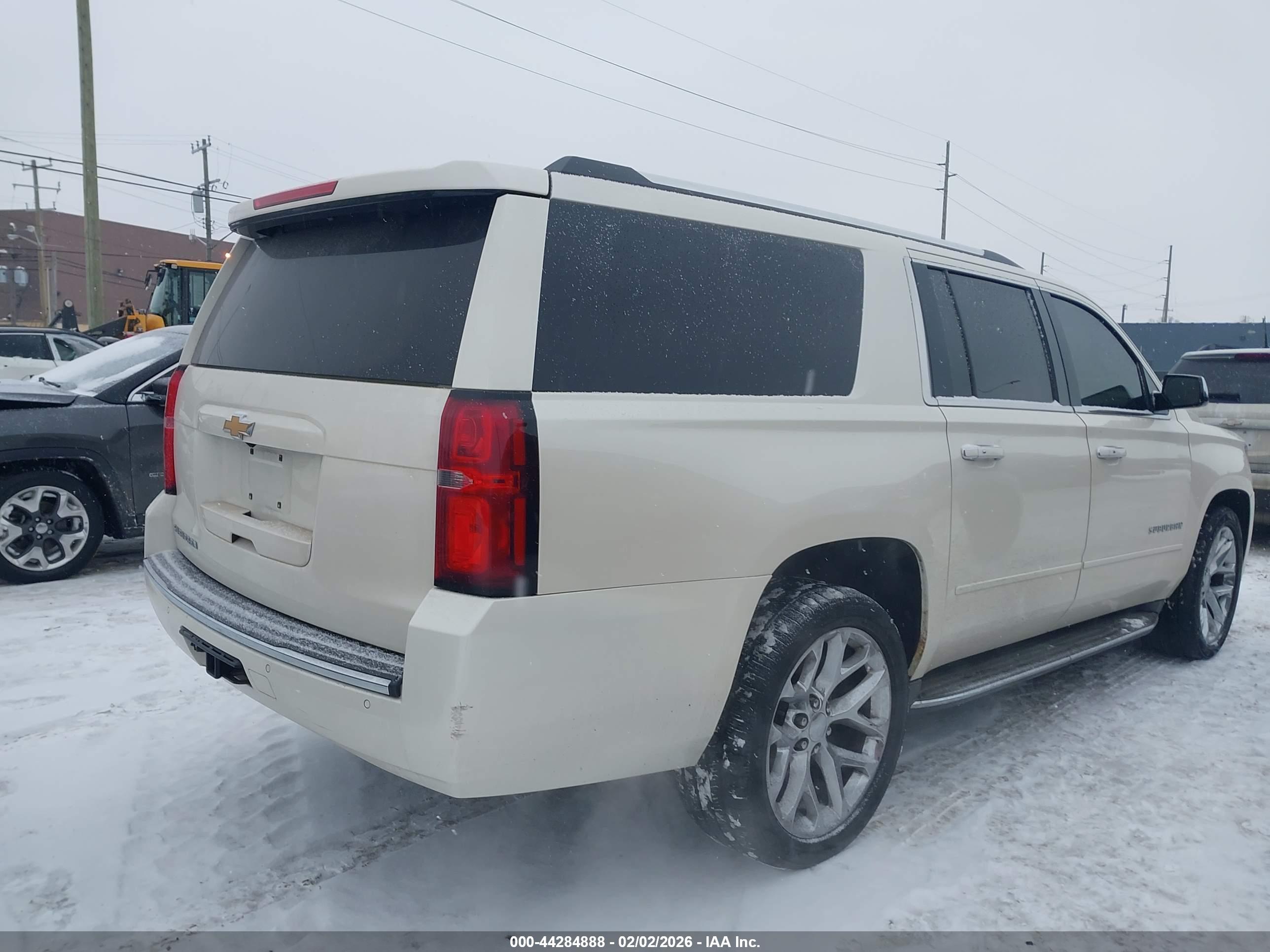 CHEVROLET SUBURBAN image 4