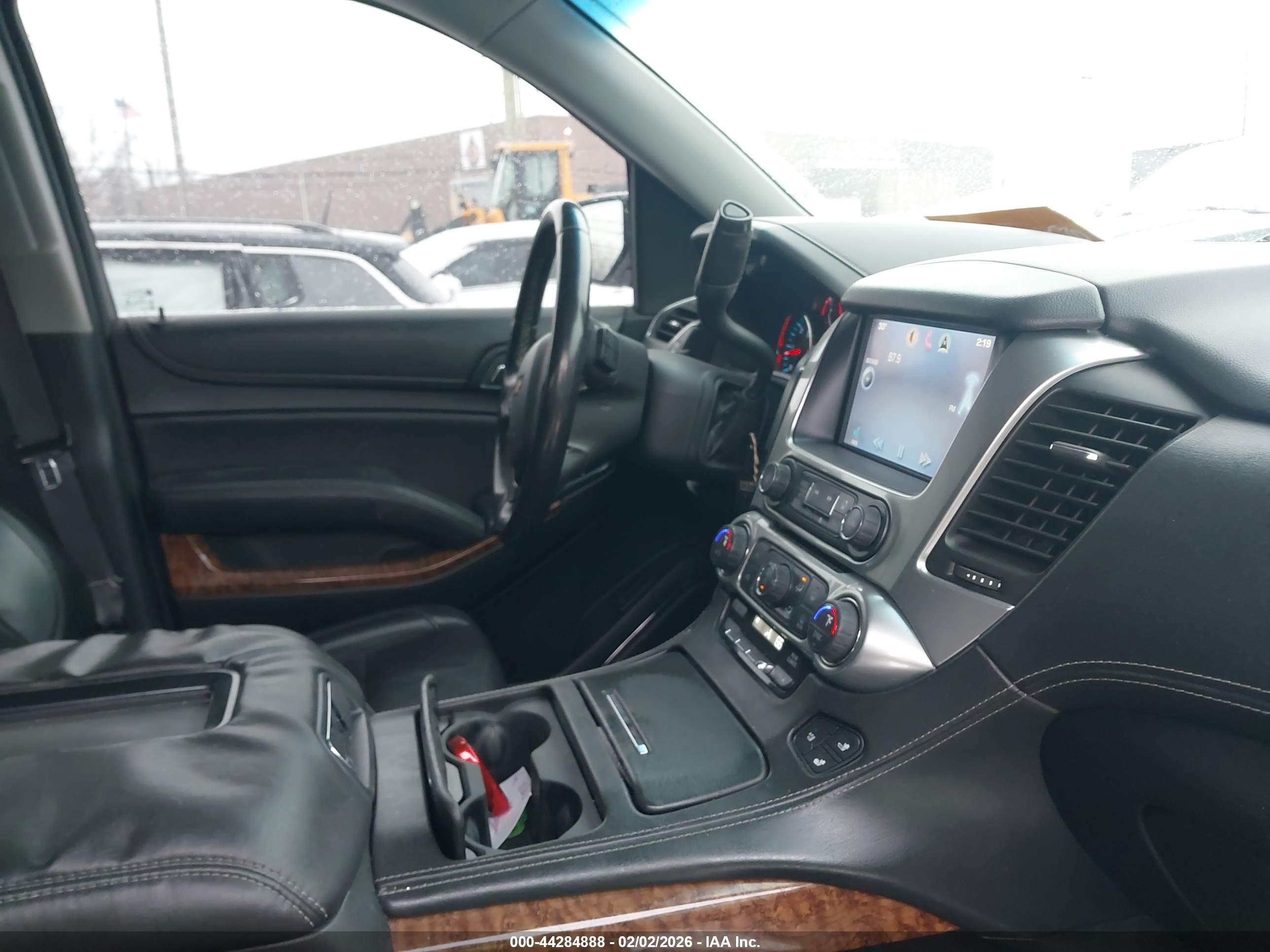 CHEVROLET SUBURBAN image 5