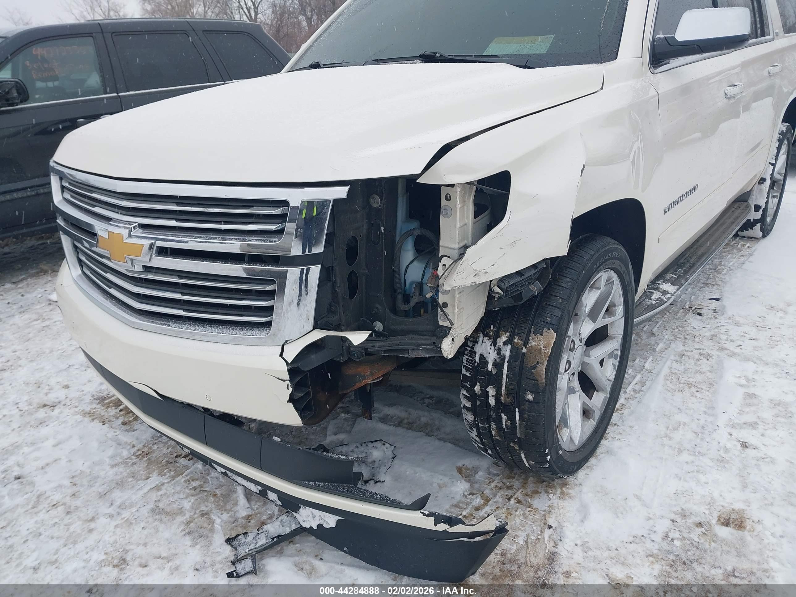 CHEVROLET SUBURBAN image 6