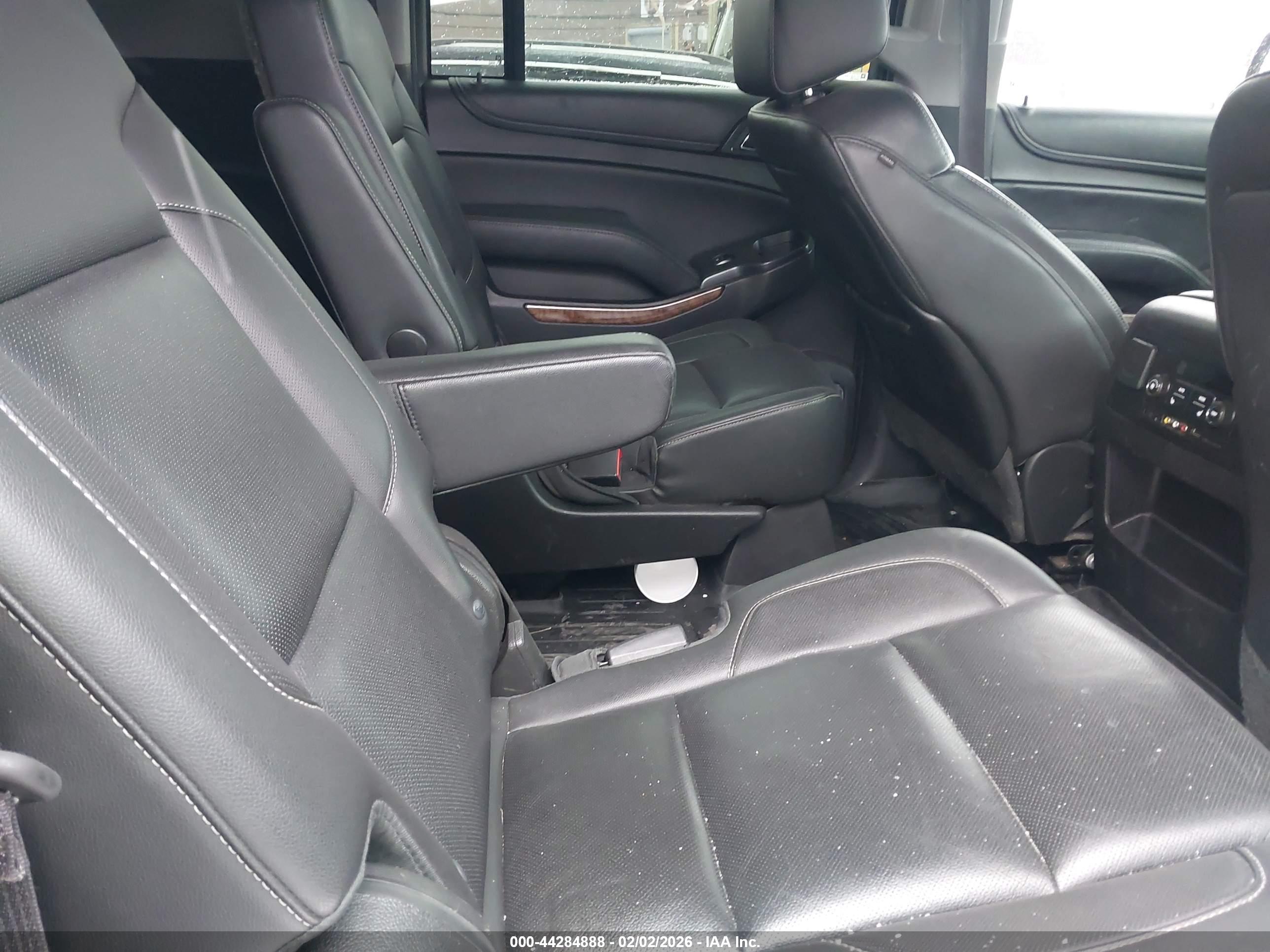 CHEVROLET SUBURBAN image 8