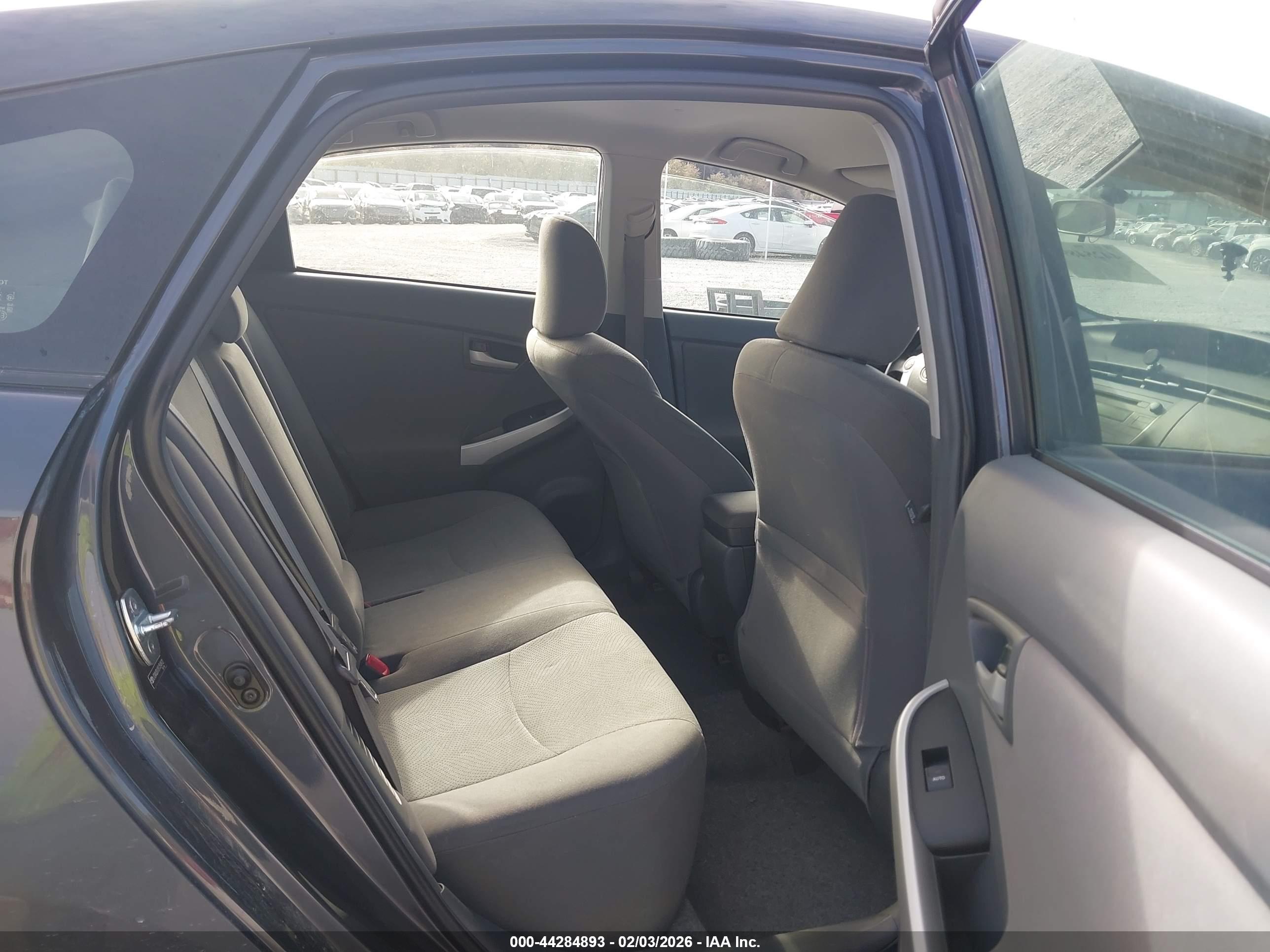 TOYOTA PRIUS image 8