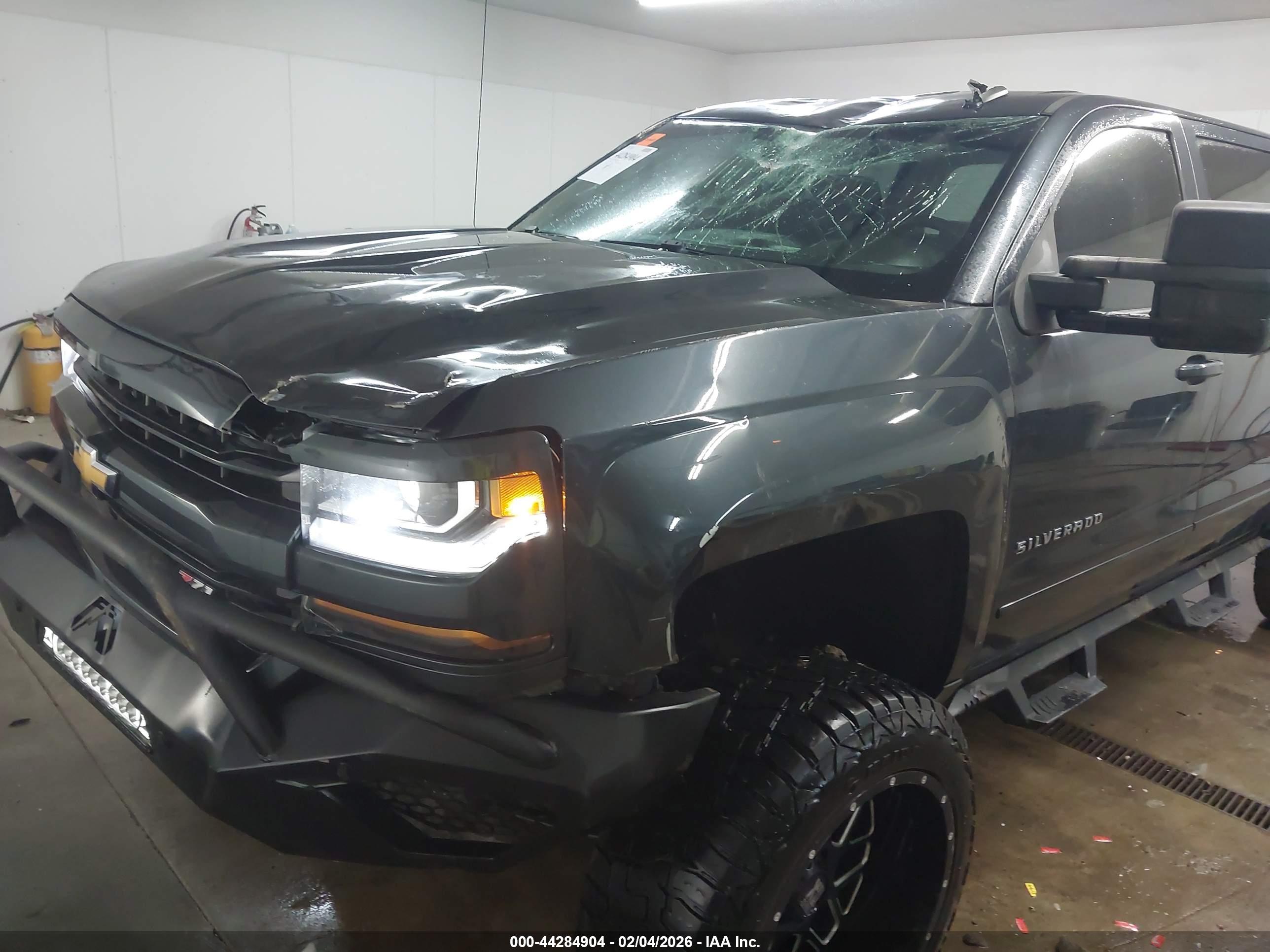 CHEVROLET SILVERADO image 6