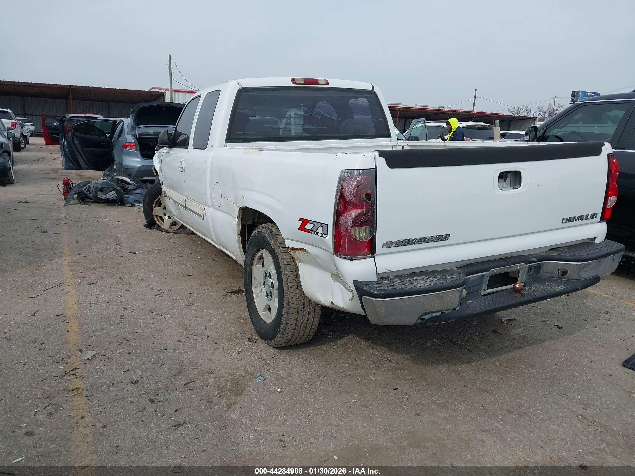 CHEVROLET SILVERADO image 3