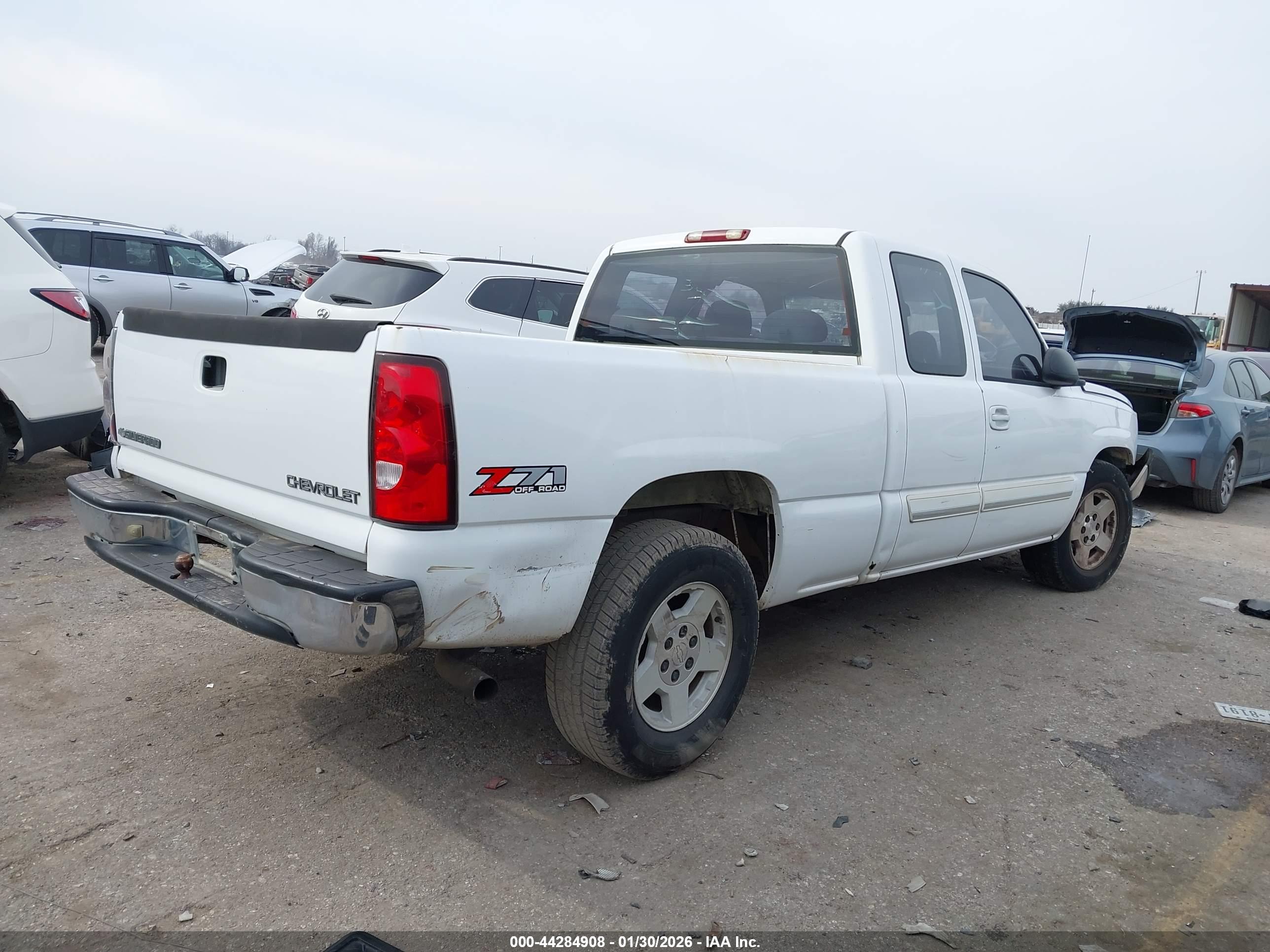 CHEVROLET SILVERADO image 4