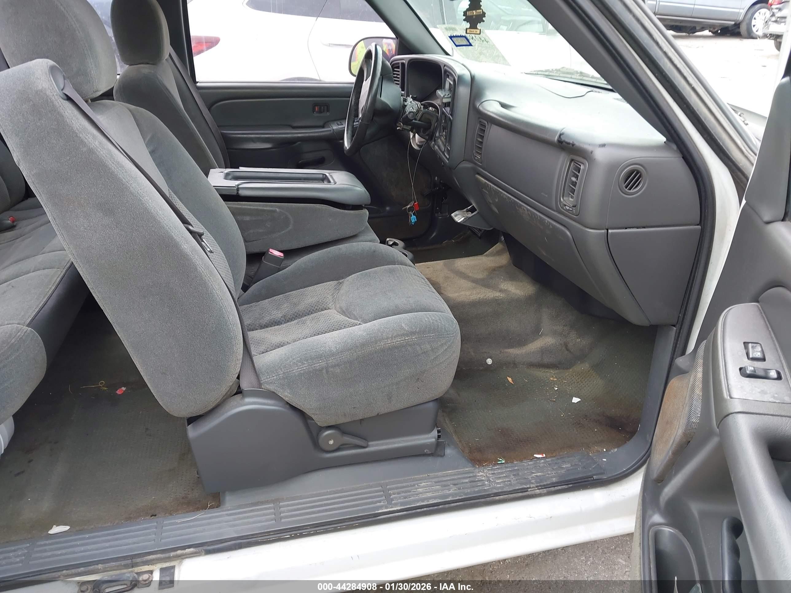 CHEVROLET SILVERADO image 5