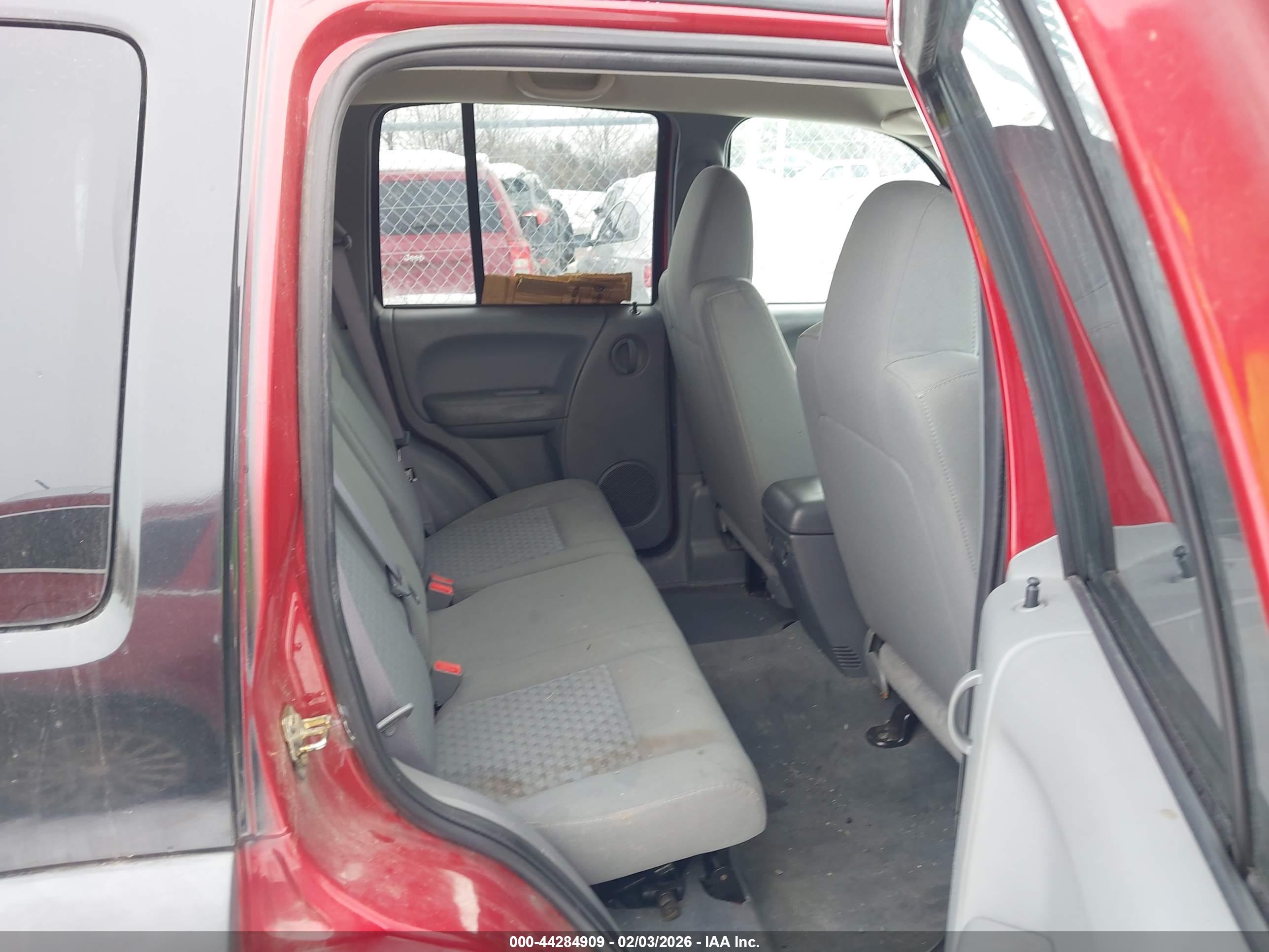JEEP LIBERTY image 8