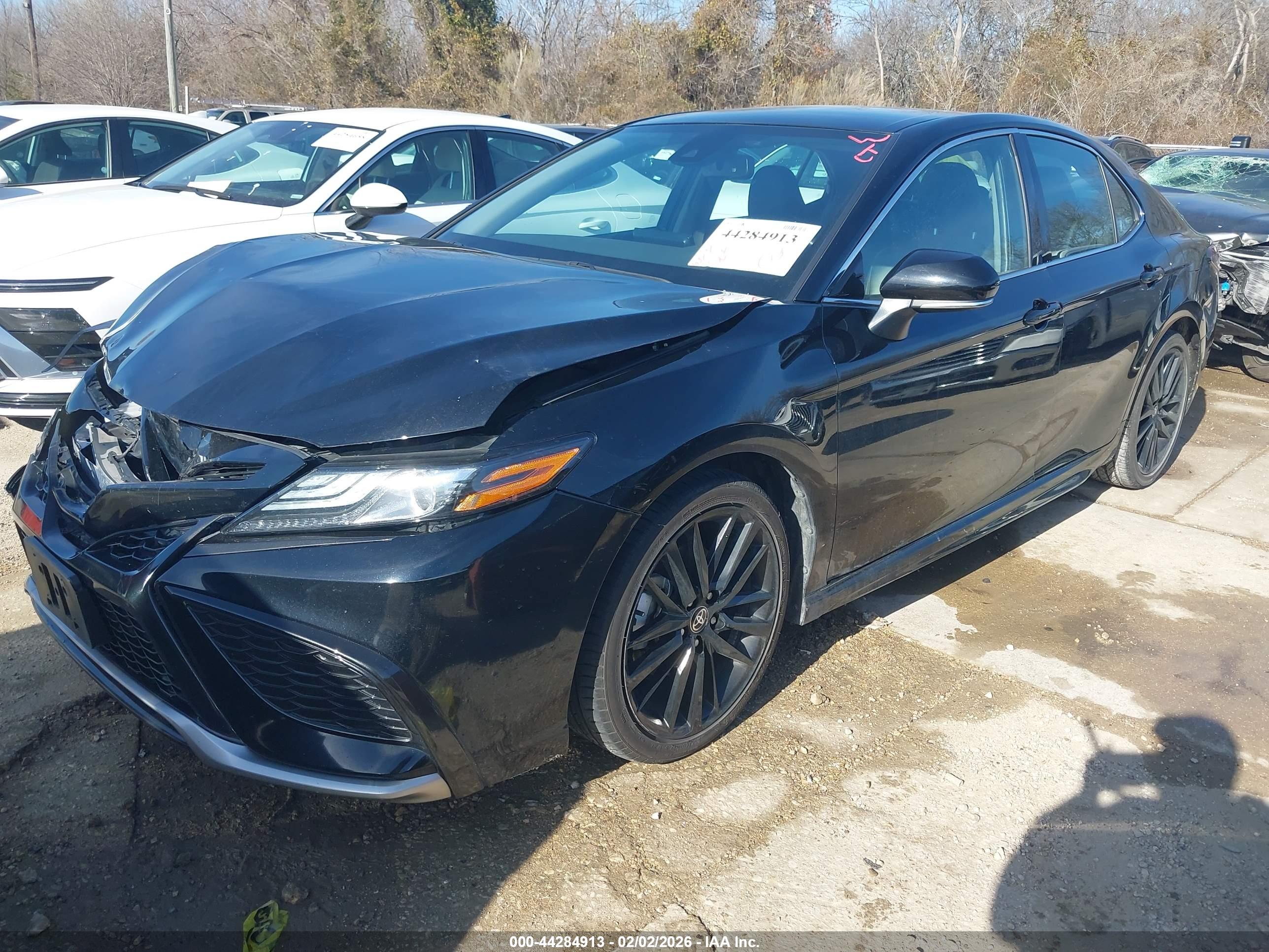 TOYOTA CAMRY image 2
