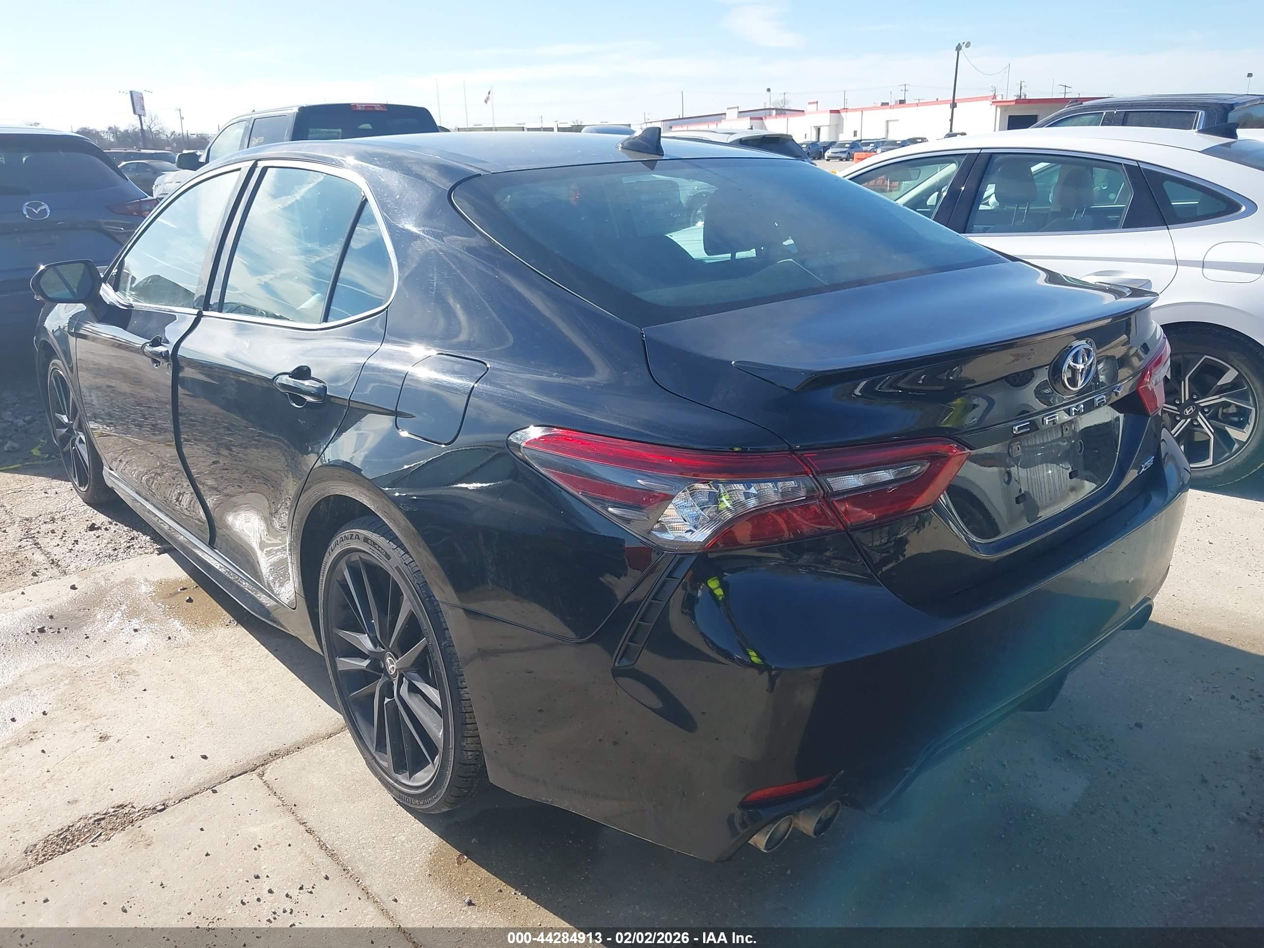TOYOTA CAMRY image 3