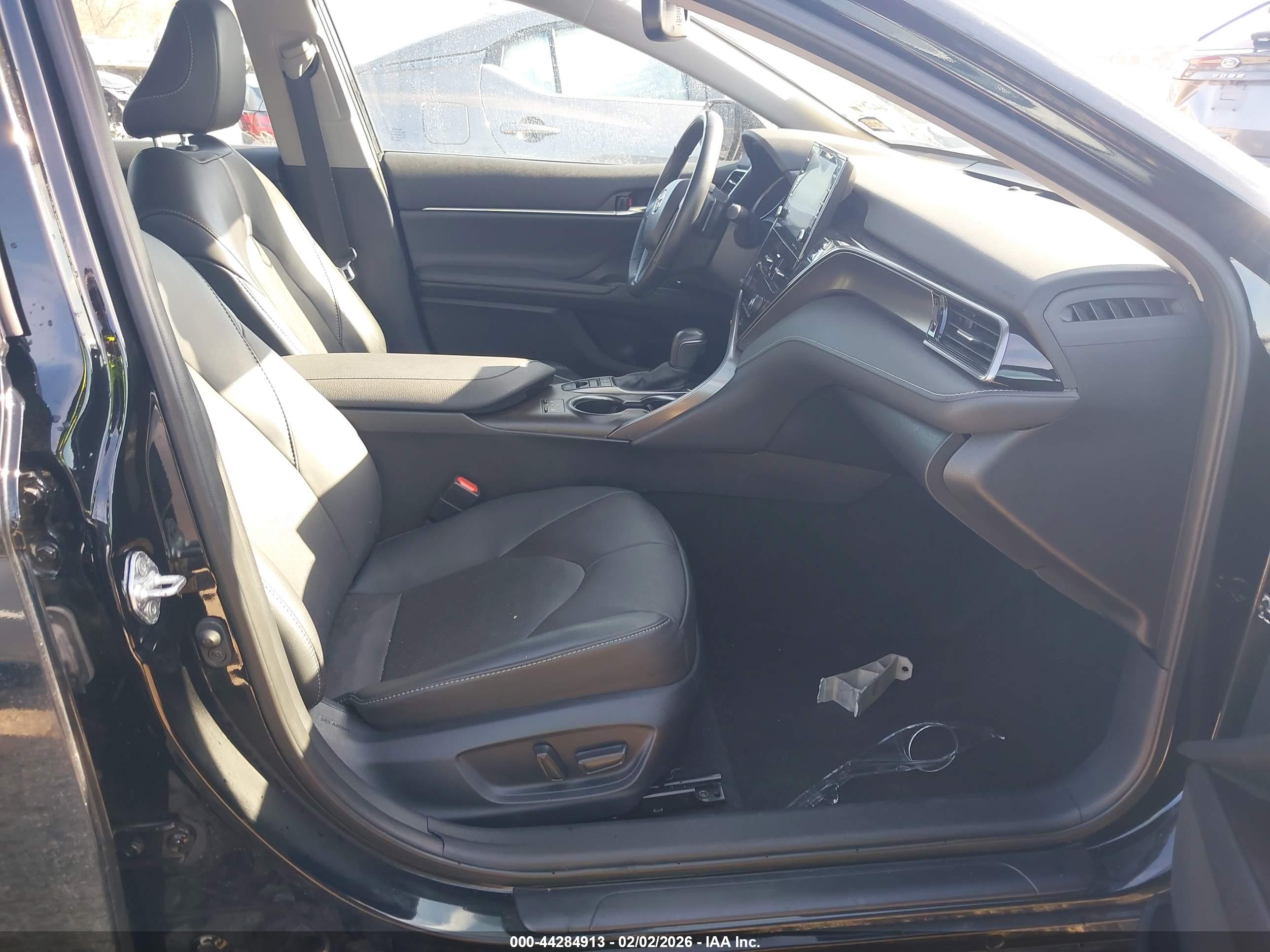 TOYOTA CAMRY image 5