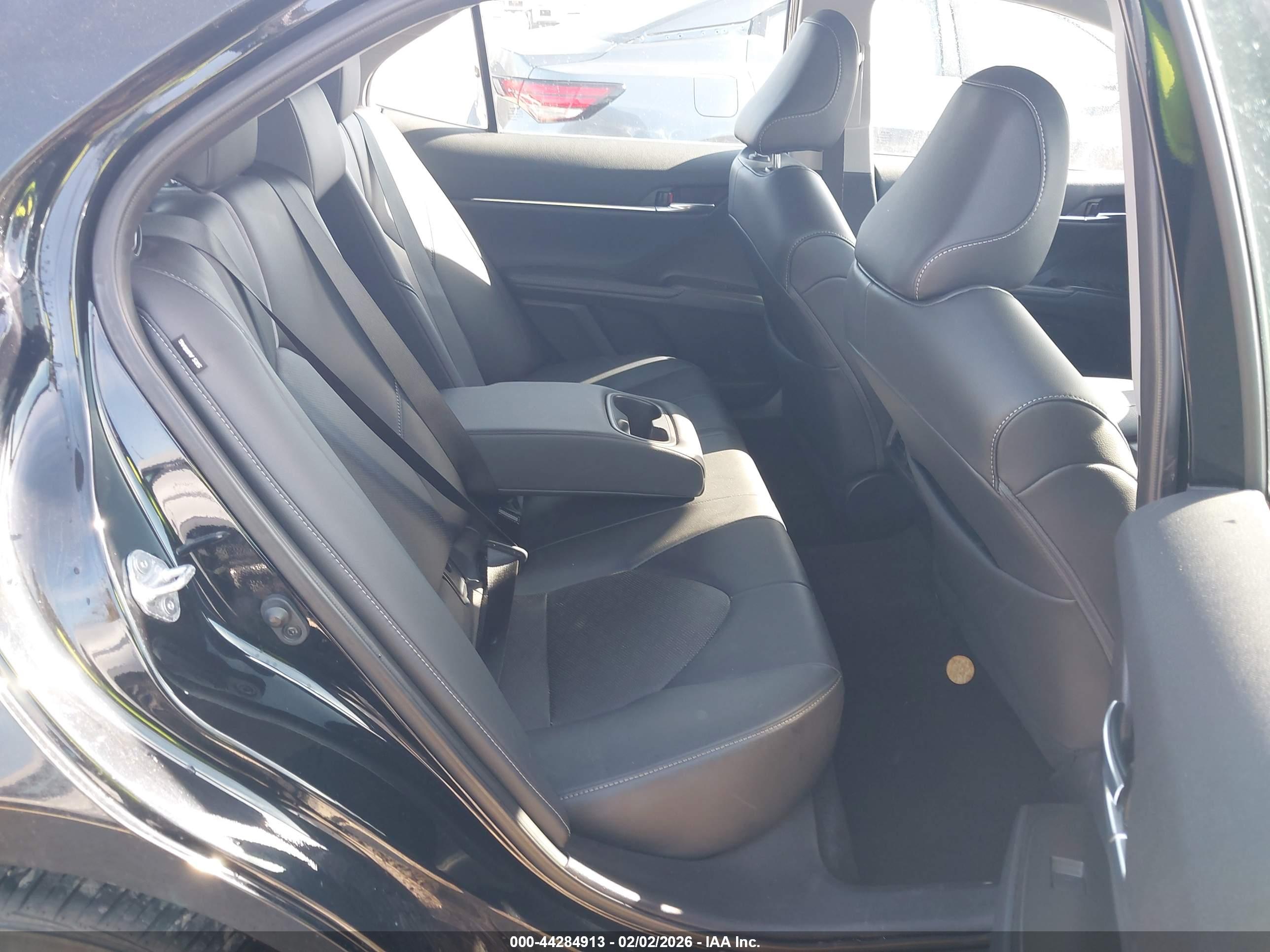 TOYOTA CAMRY image 8