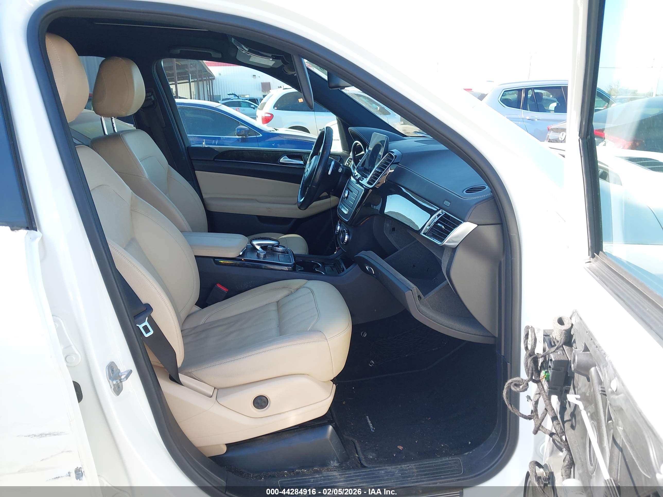 MERCEDES-BENZ GLS image 5
