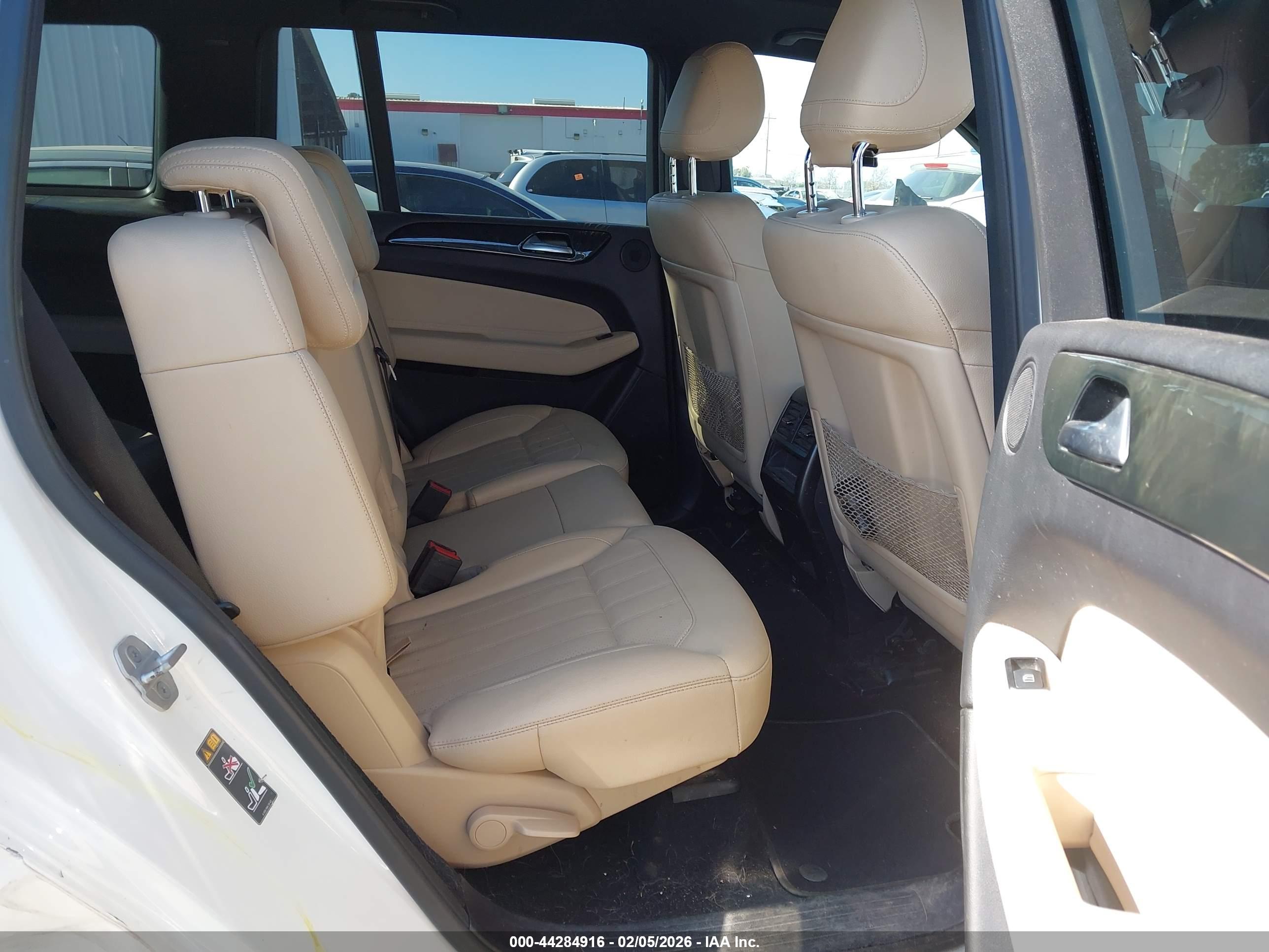 MERCEDES-BENZ GLS image 8