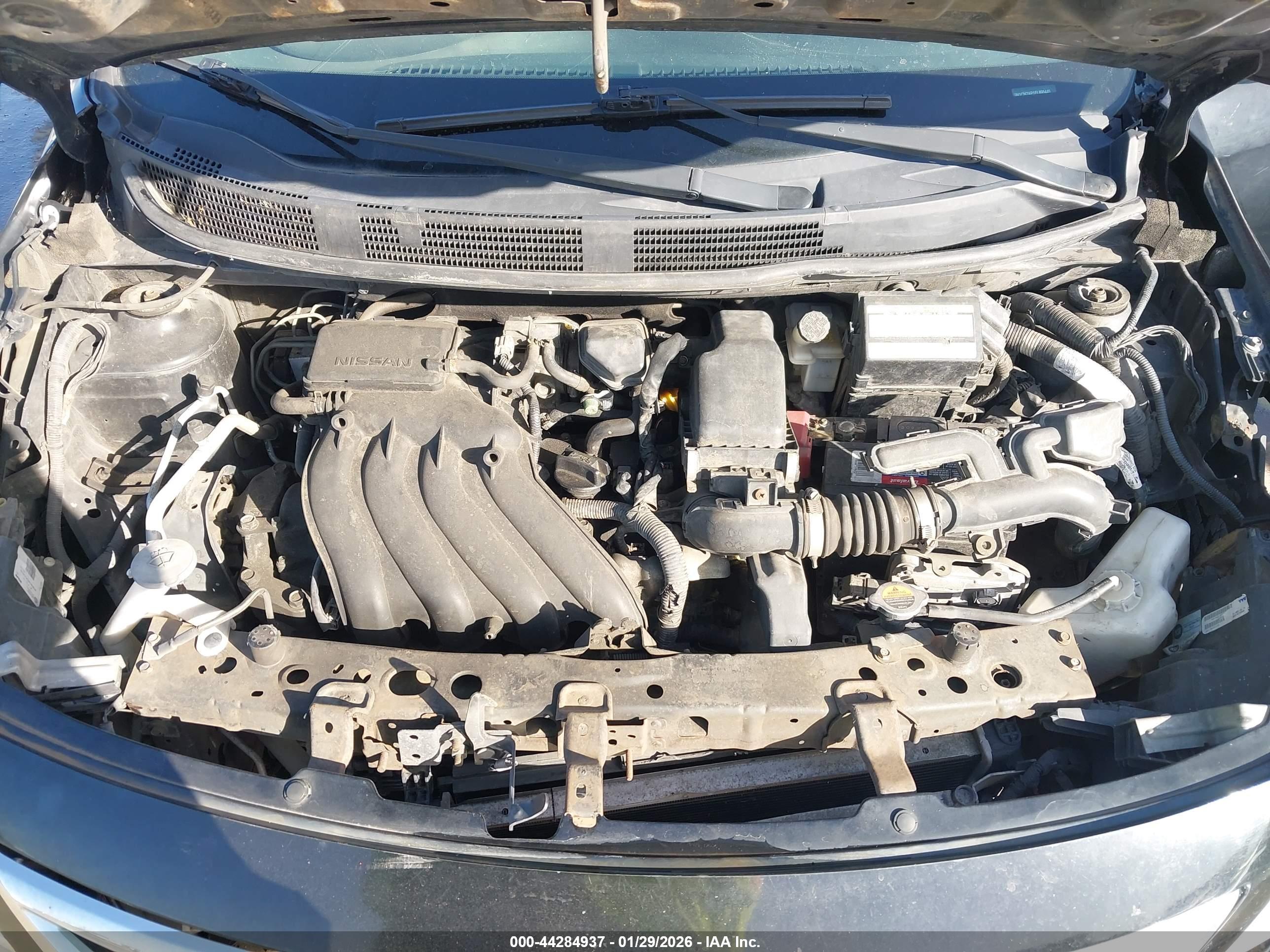 NISSAN VERSA image 10