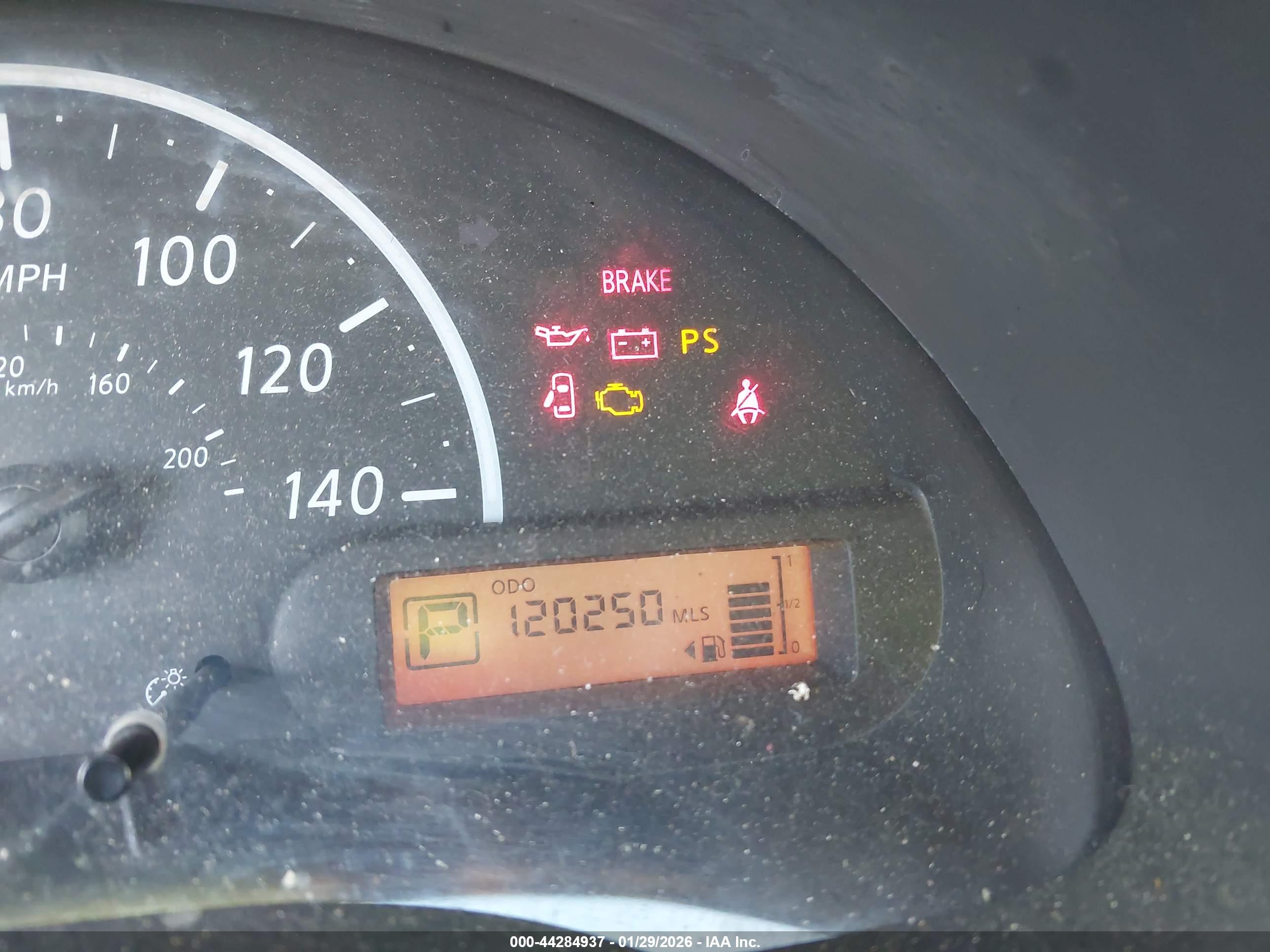 NISSAN VERSA image 7