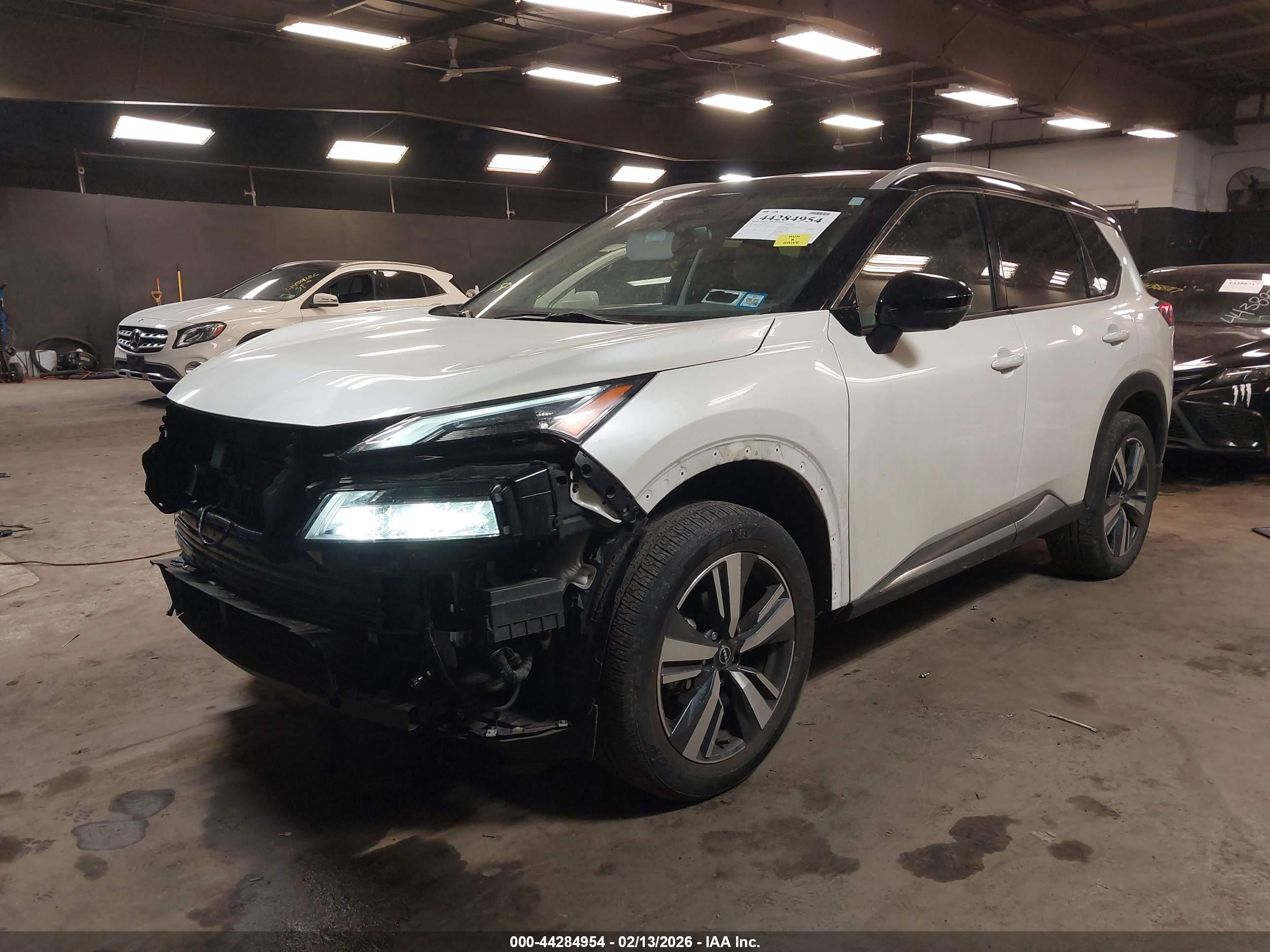 NISSAN ROGUE image 2